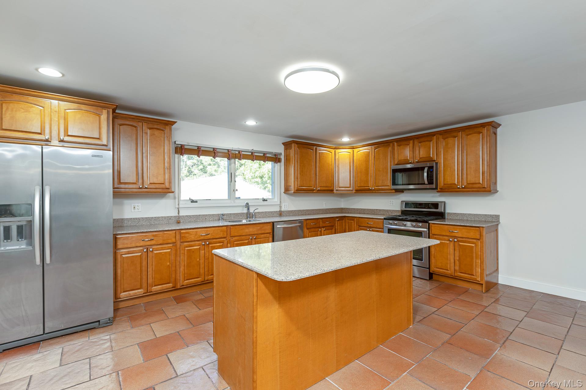 37 W Woodside Avenue Property Photo 13