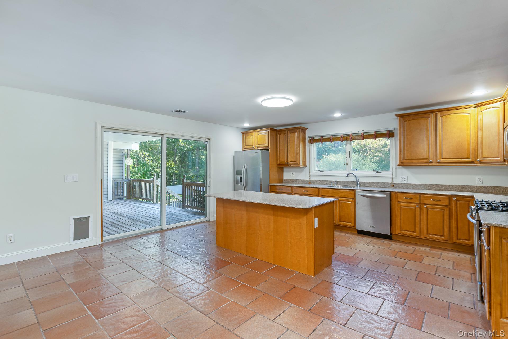 37 W Woodside Avenue Property Photo 15