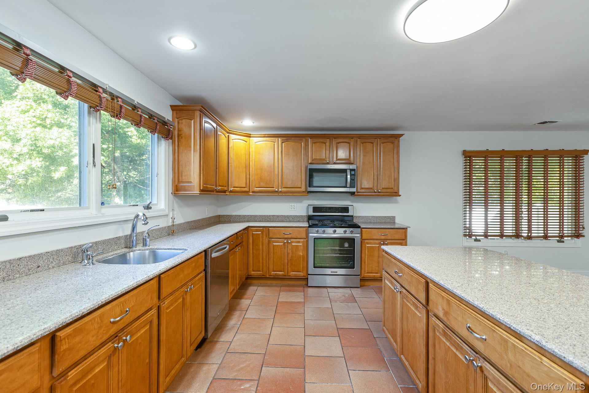 37 W Woodside Avenue Property Photo 16