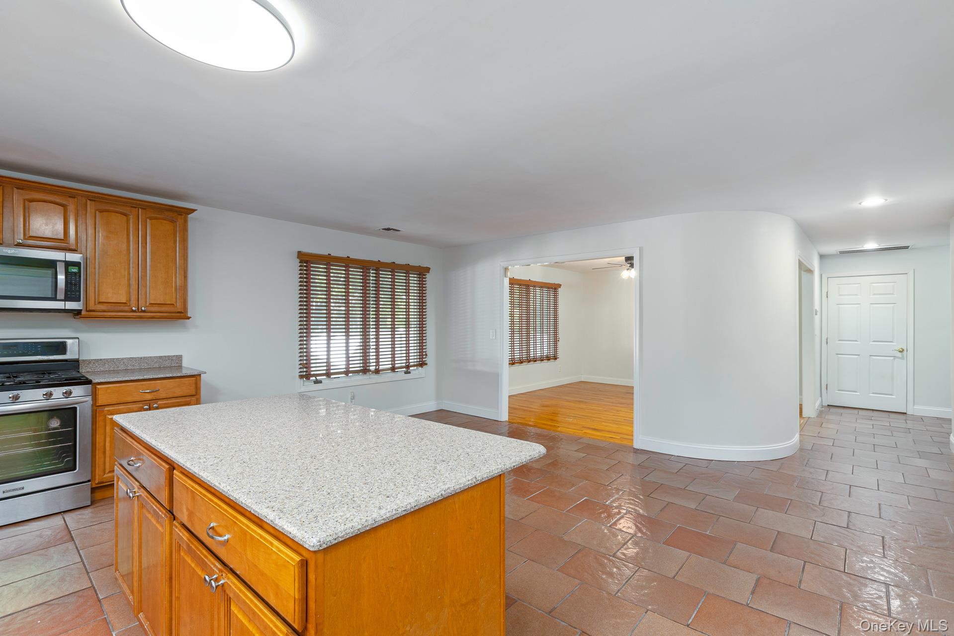 37 W Woodside Avenue Property Photo 17
