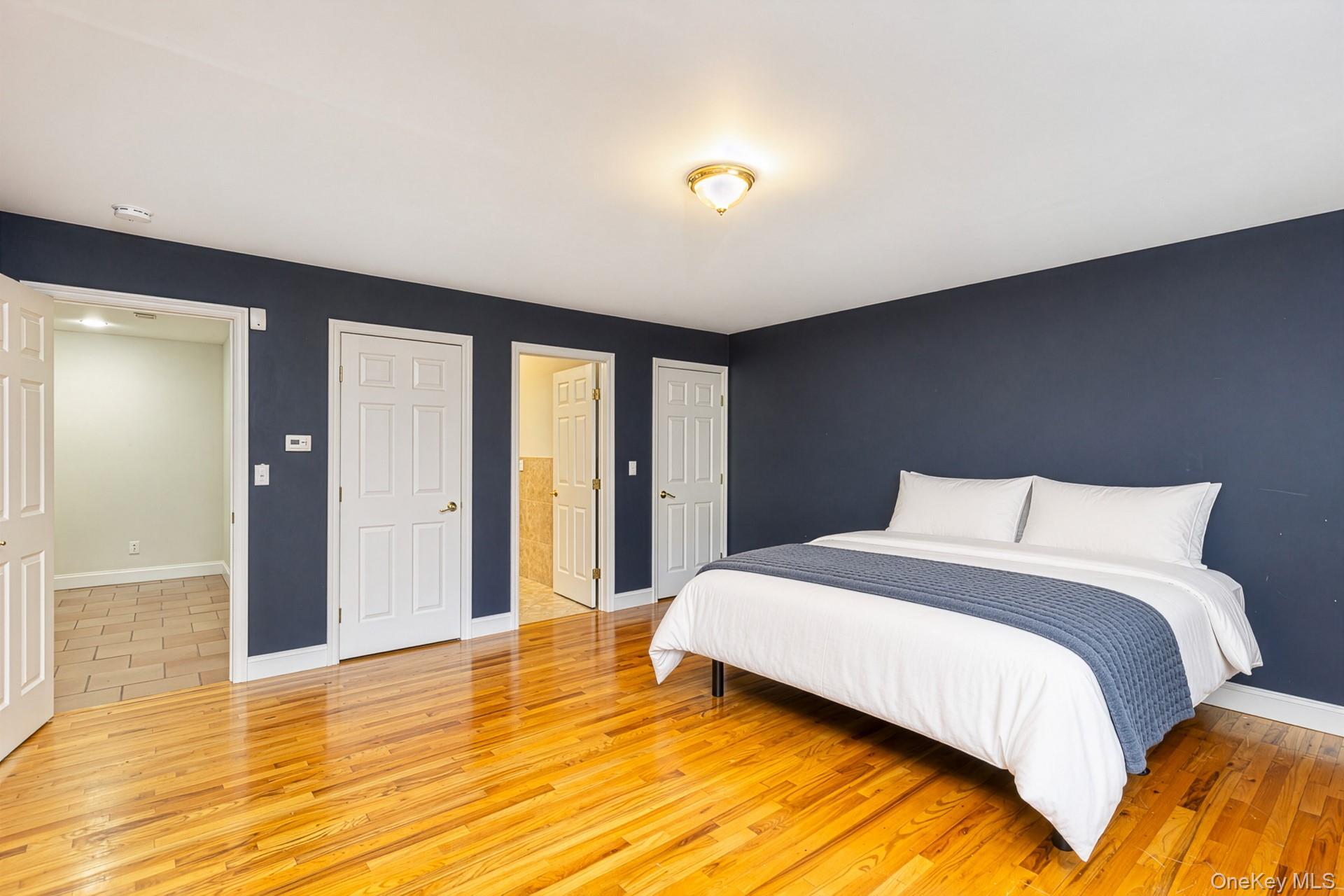 37 W Woodside Avenue Property Photo 18