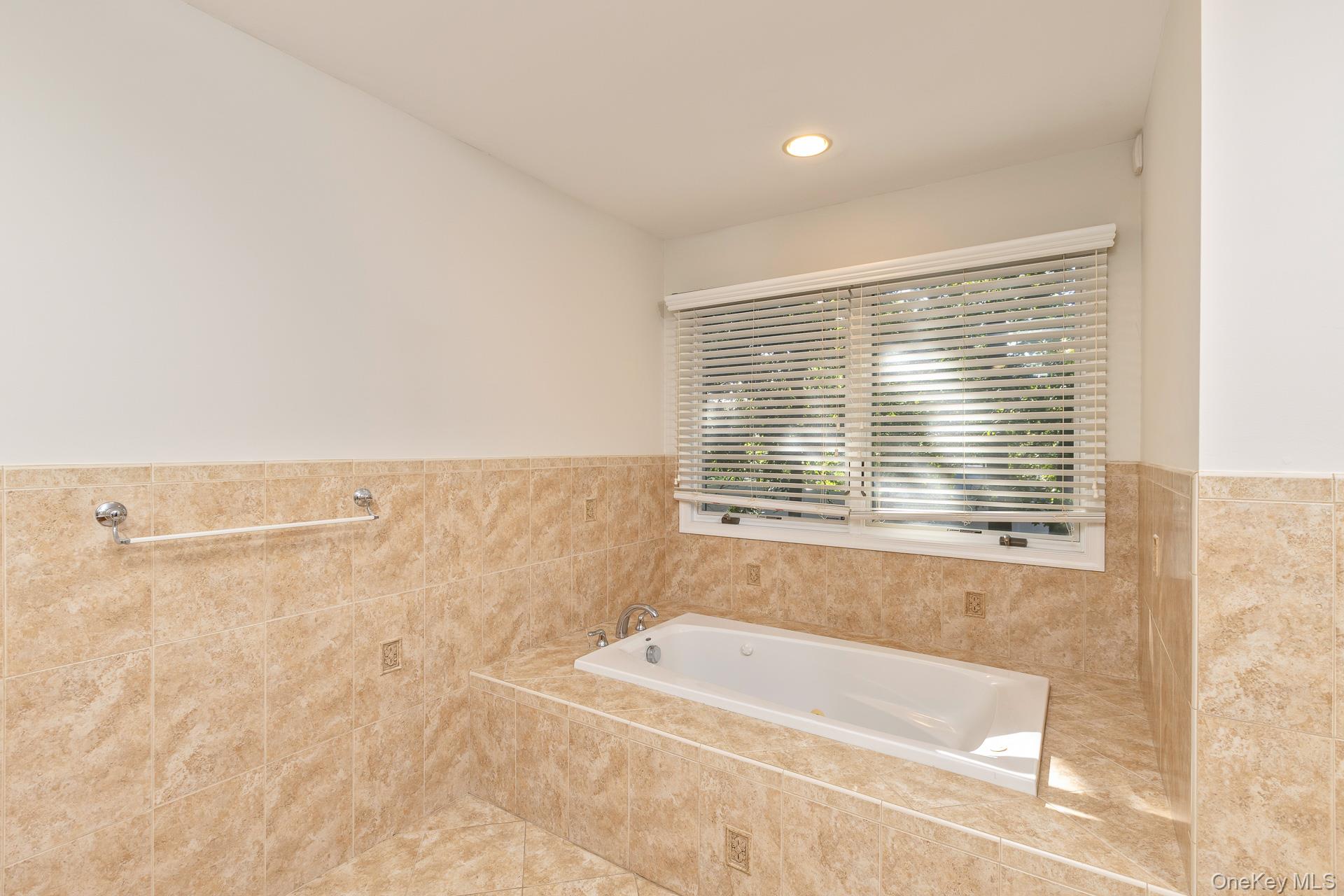 37 W Woodside Avenue Property Photo 20