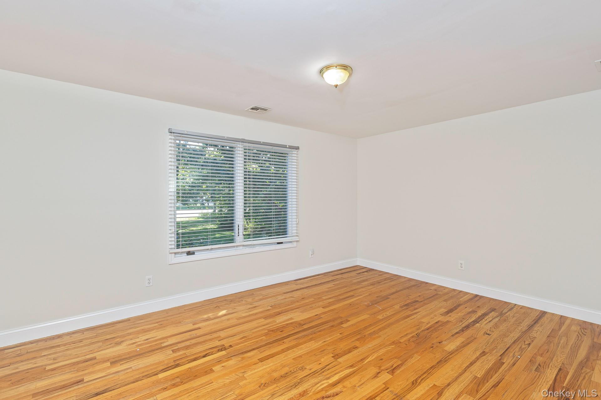 37 W Woodside Avenue Property Photo 22