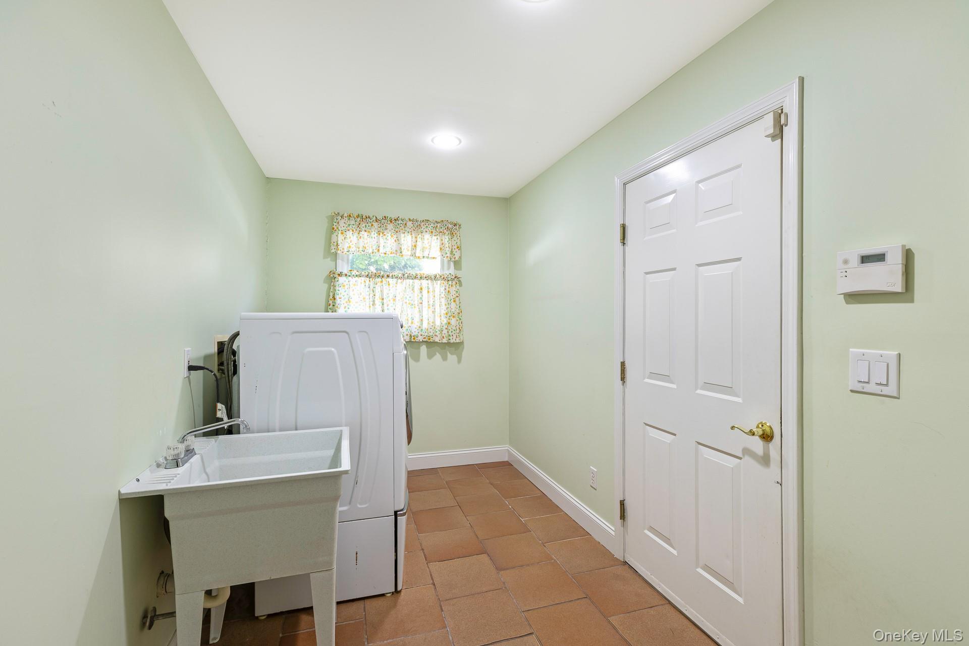 37 W Woodside Avenue Property Photo 24