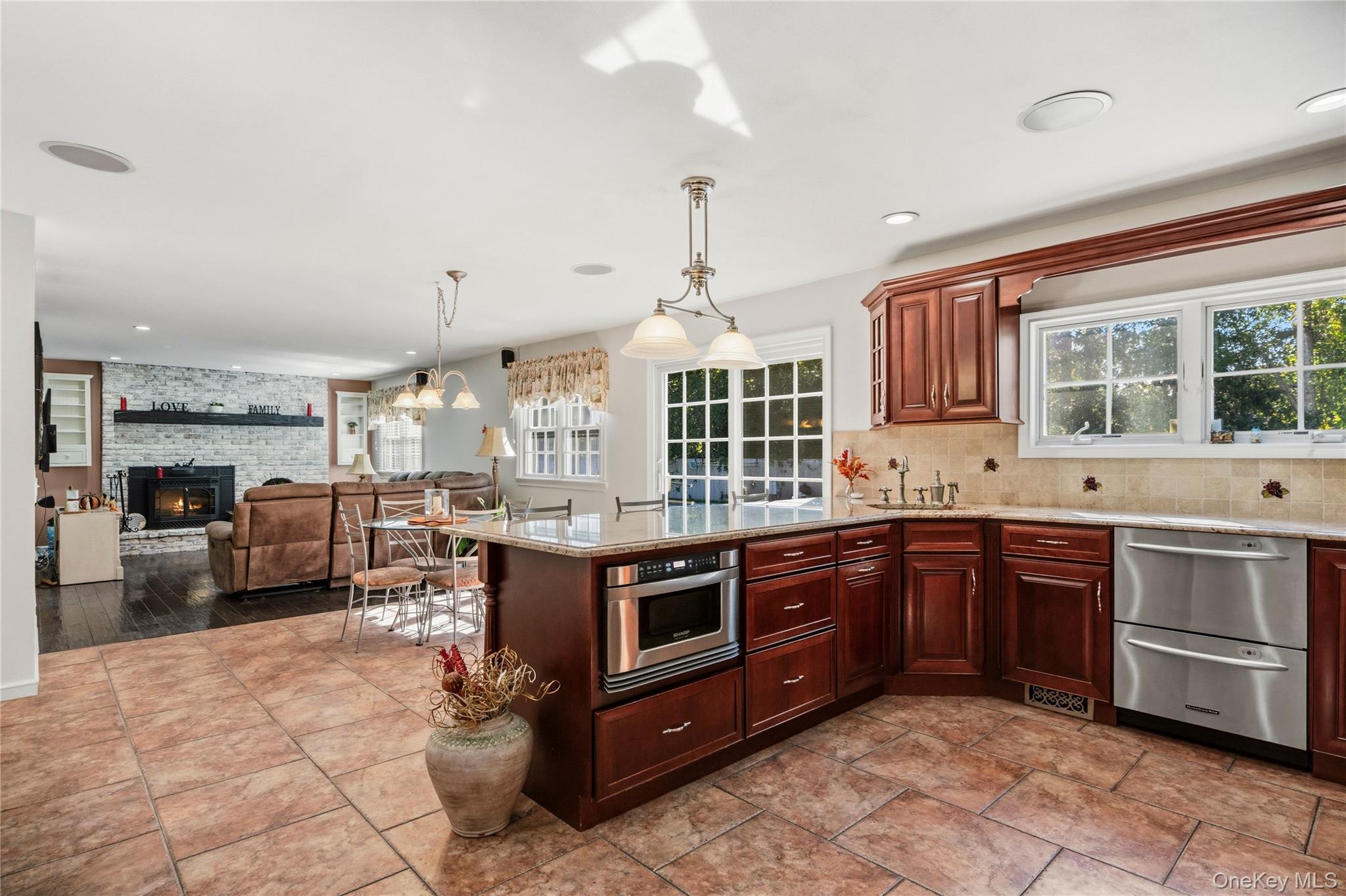 12 Brooktree Court Property Photo 9