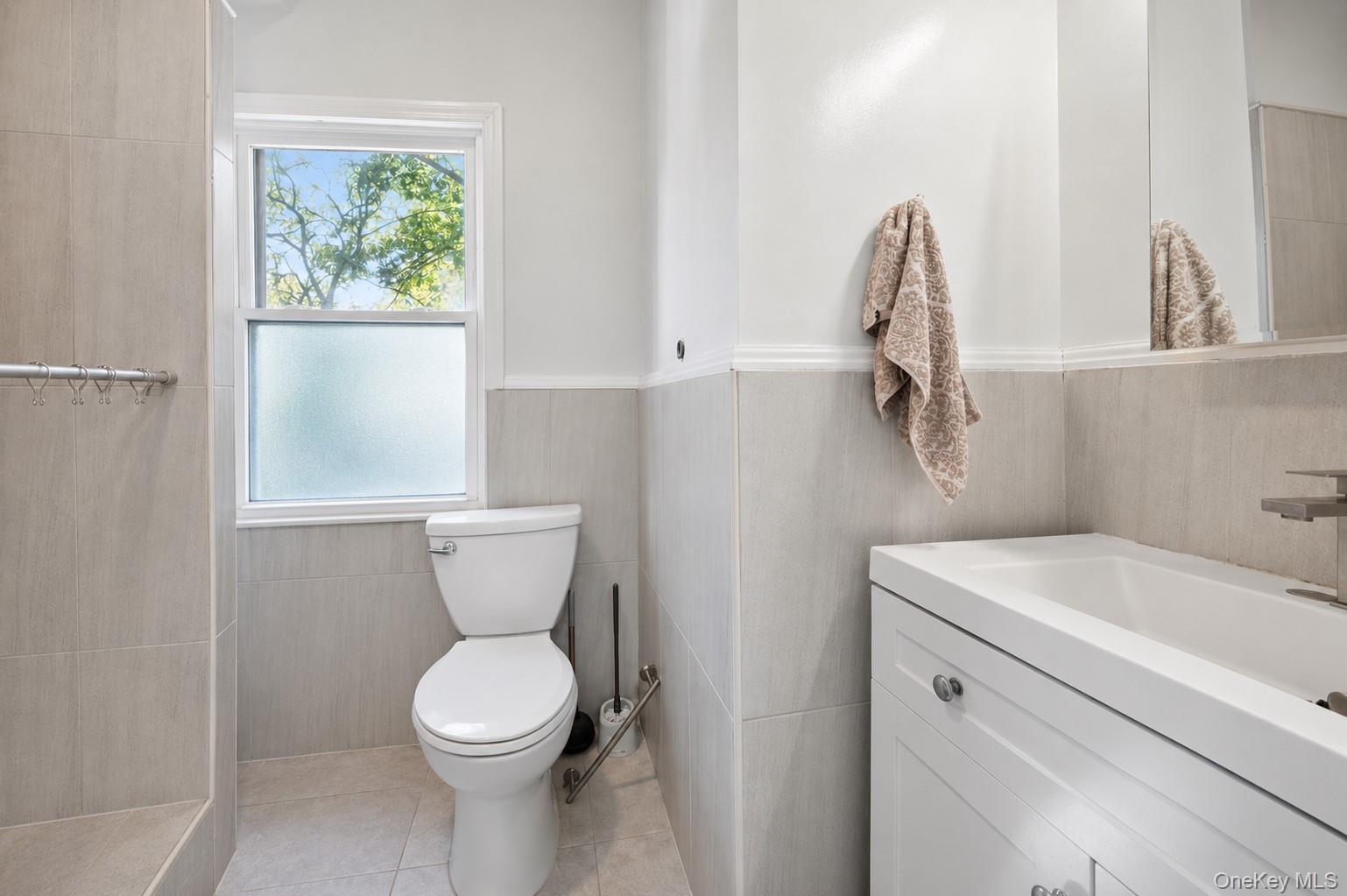 681 E 240th Street Property Photo 15