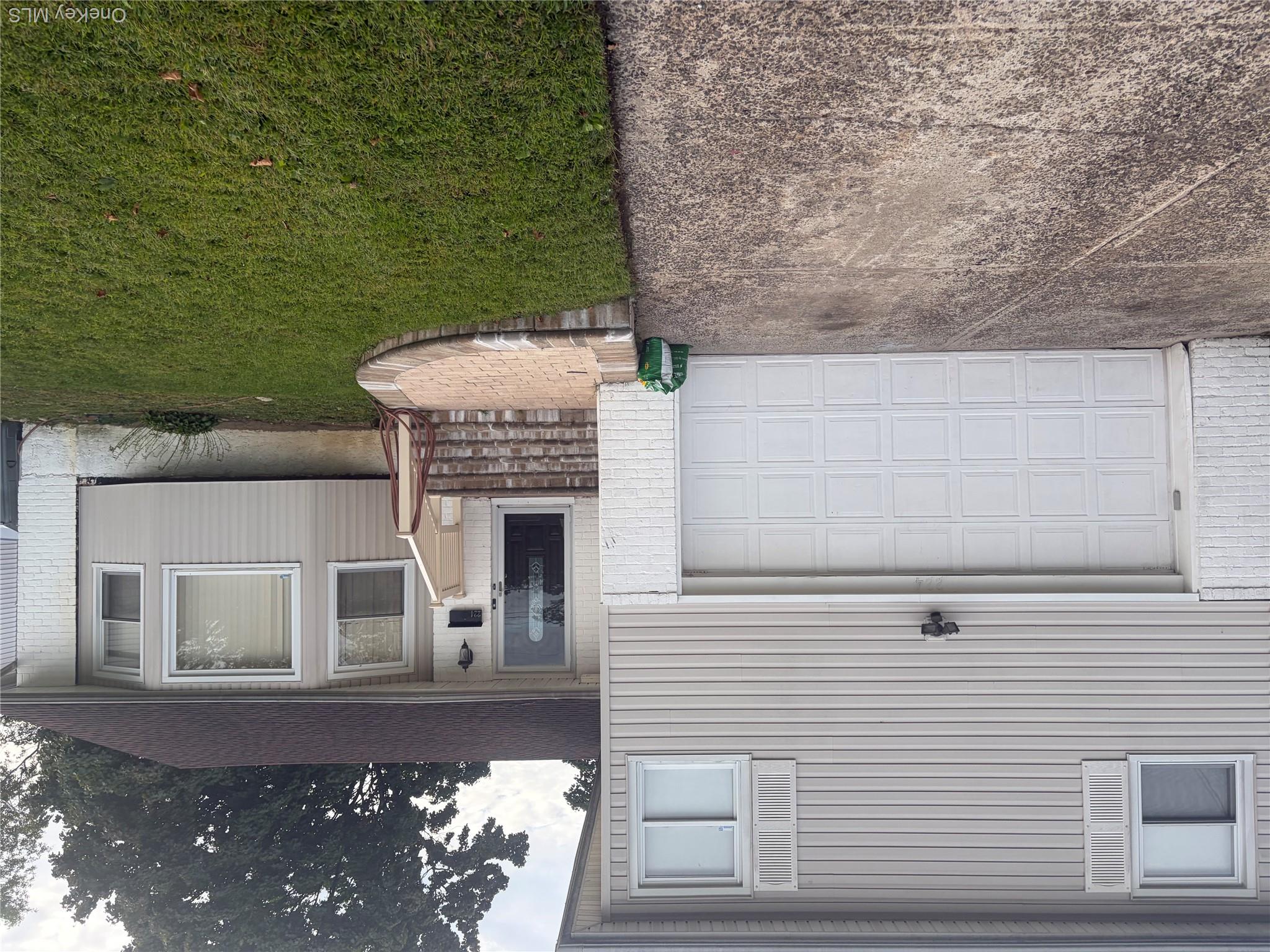 224 E Pennywood Avenue Property Photo 1
