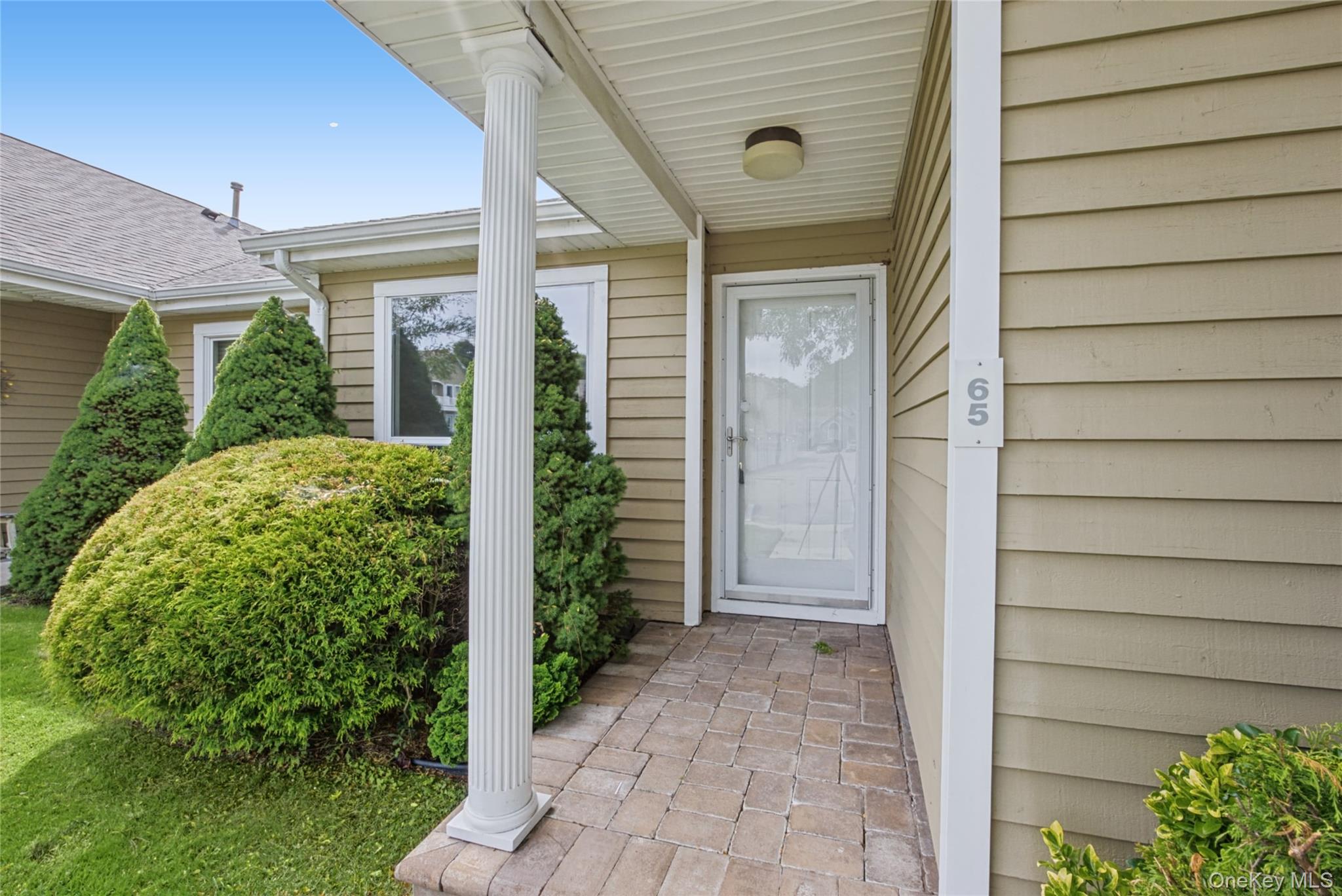 65 Eric Drive Property Photo 4