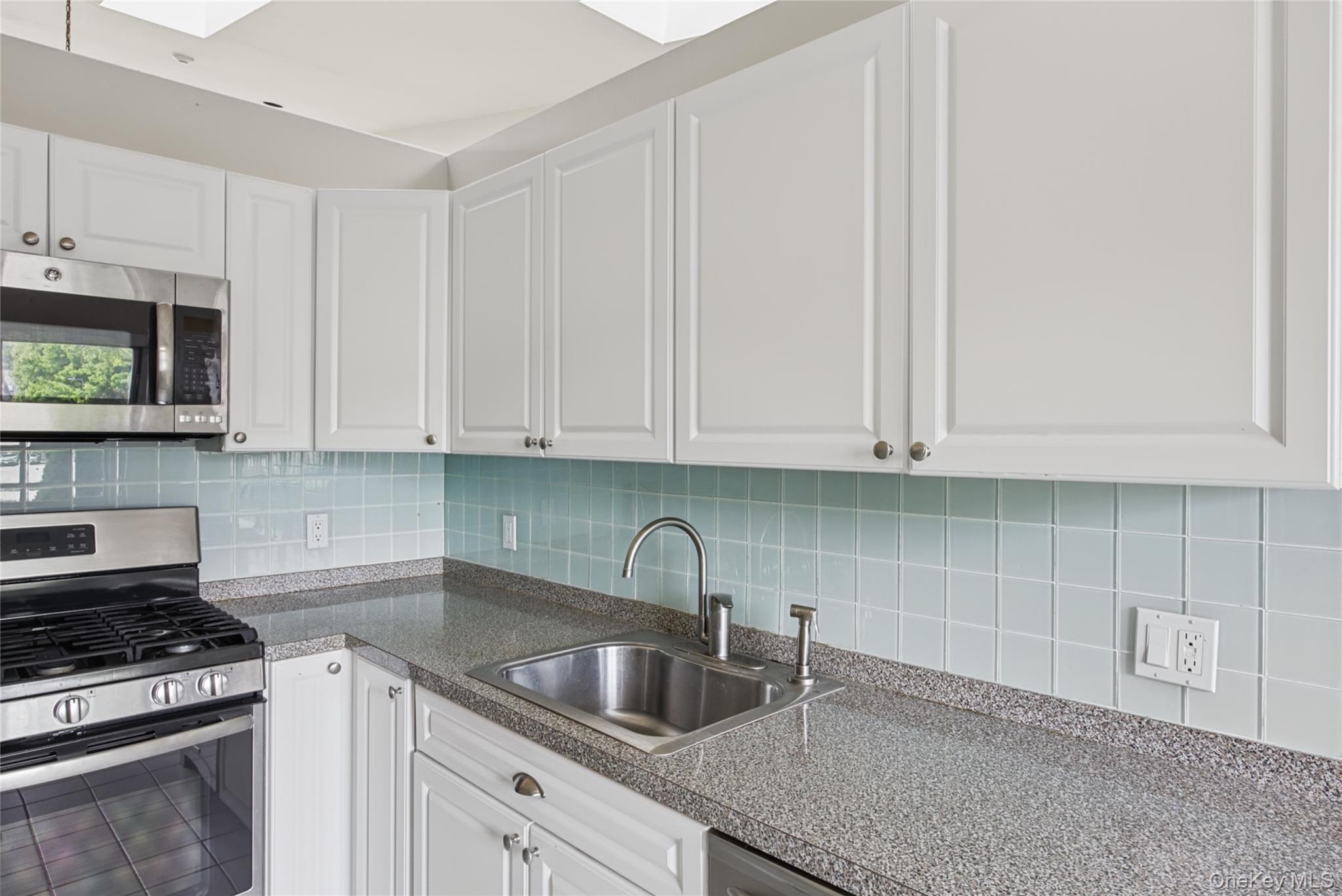 65 Eric Drive Property Photo 8