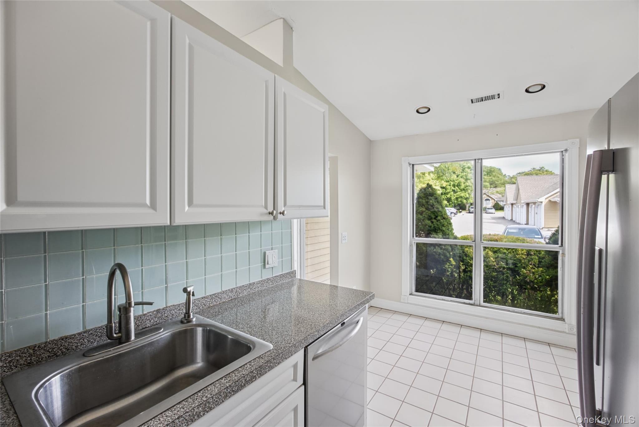 65 Eric Drive Property Photo 10