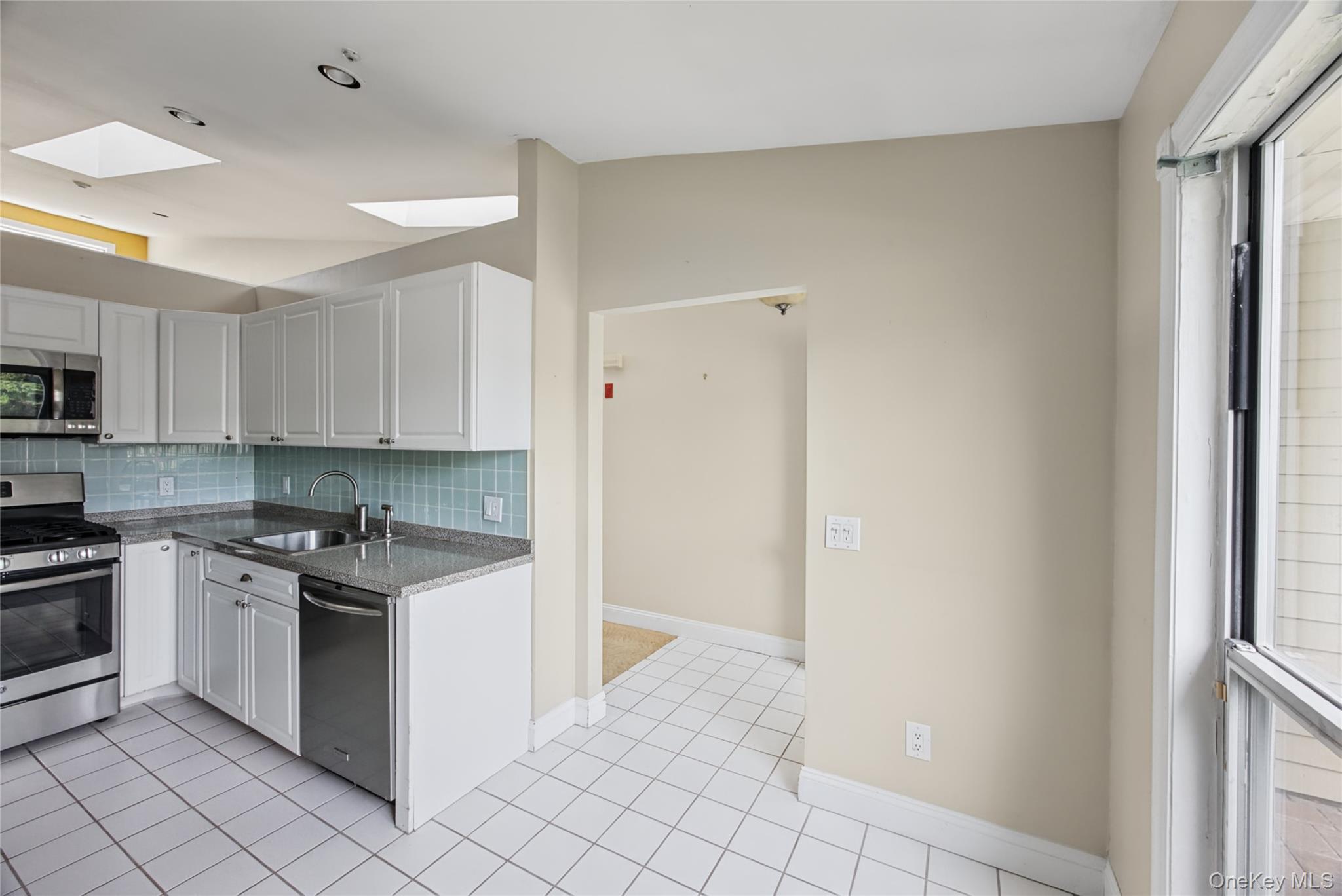 65 Eric Drive Property Photo 12