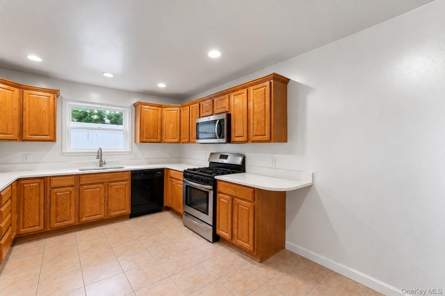 235 Bronx River Road Property Photo 7
