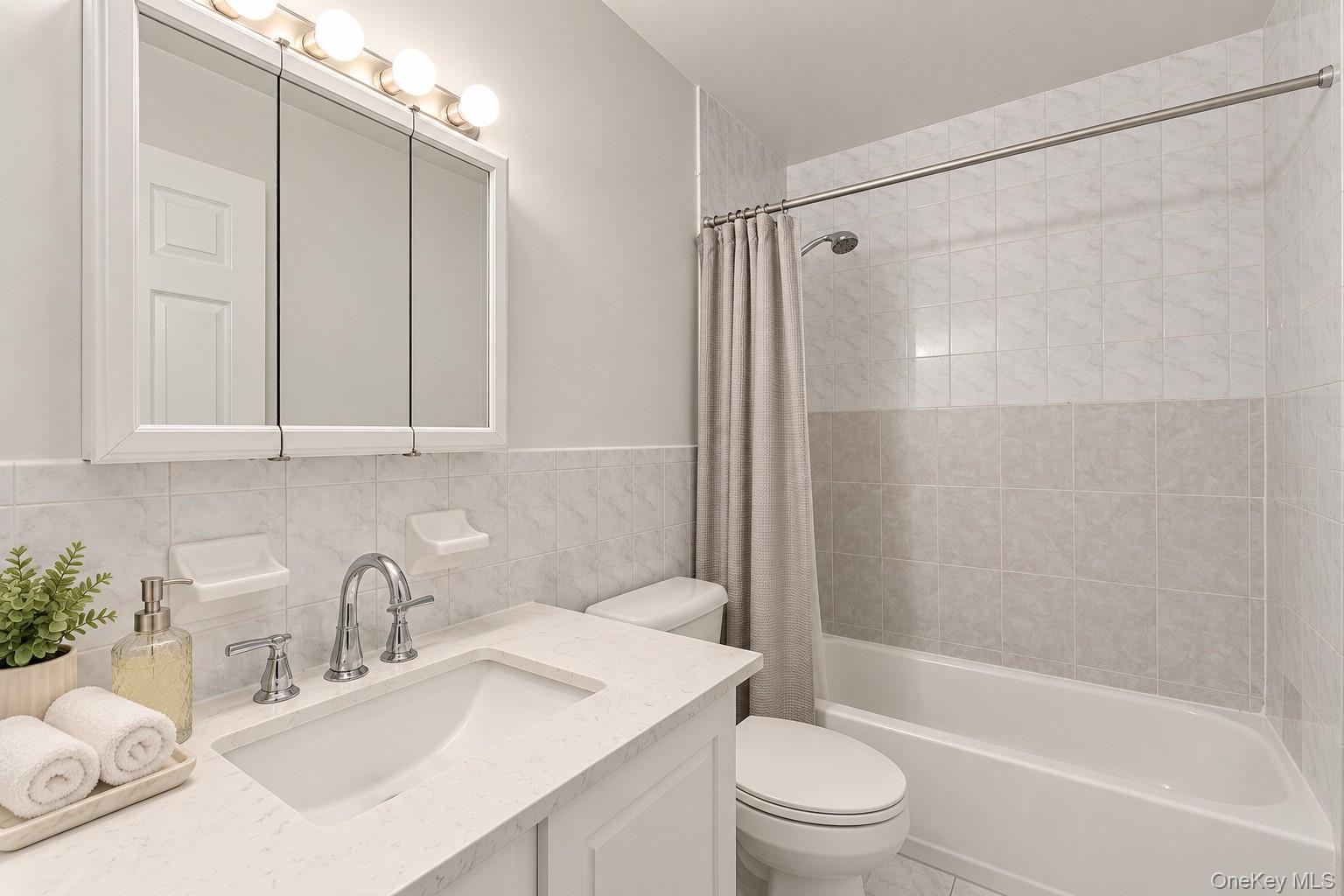 235 Bronx River Road Property Photo 9