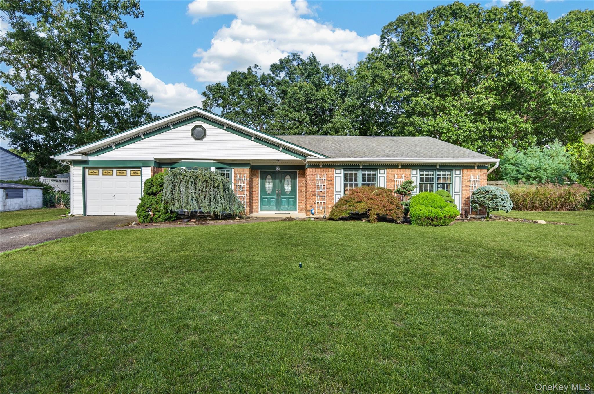 9 Groton Lane Property Photo 3