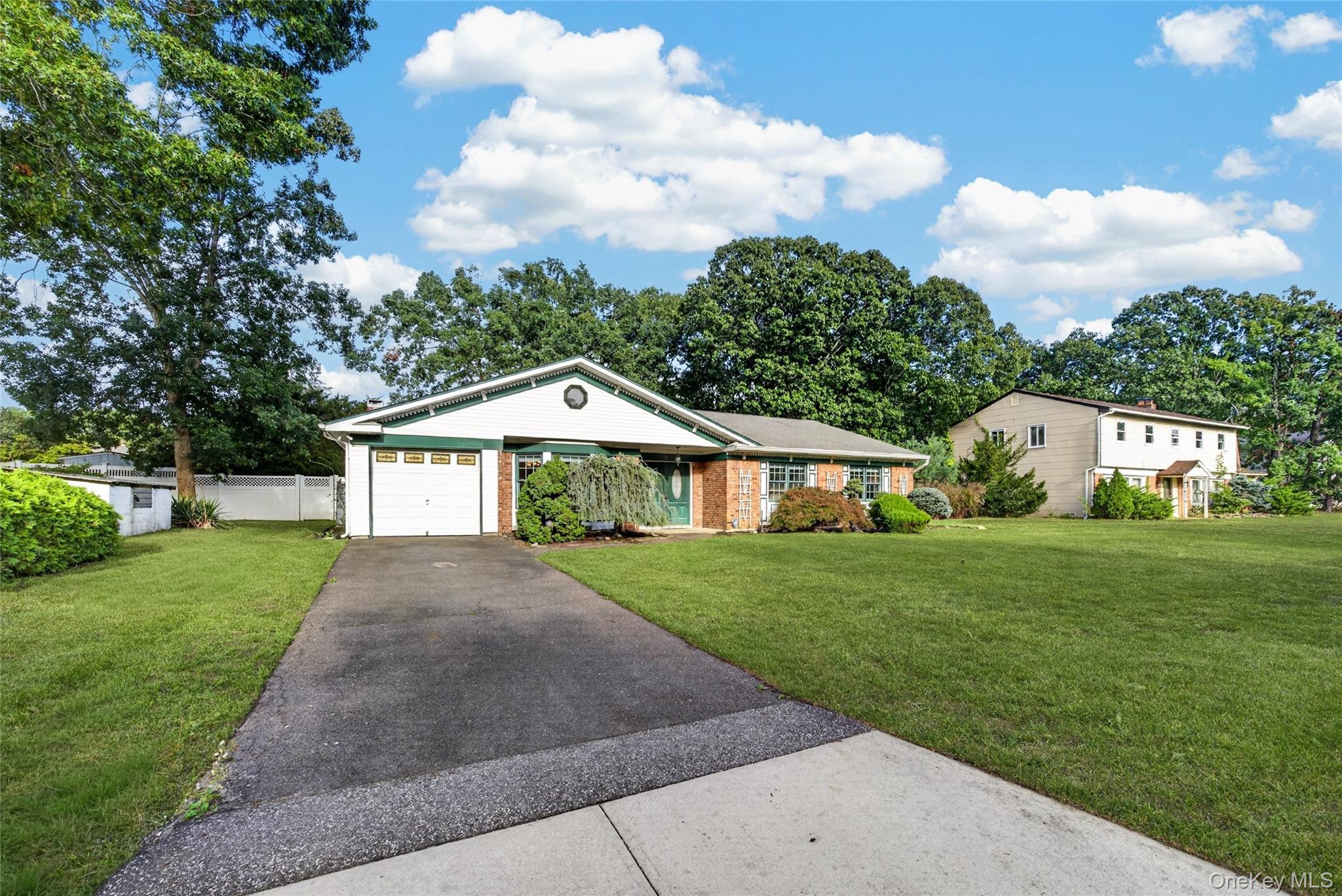 9 Groton Lane Property Photo 4