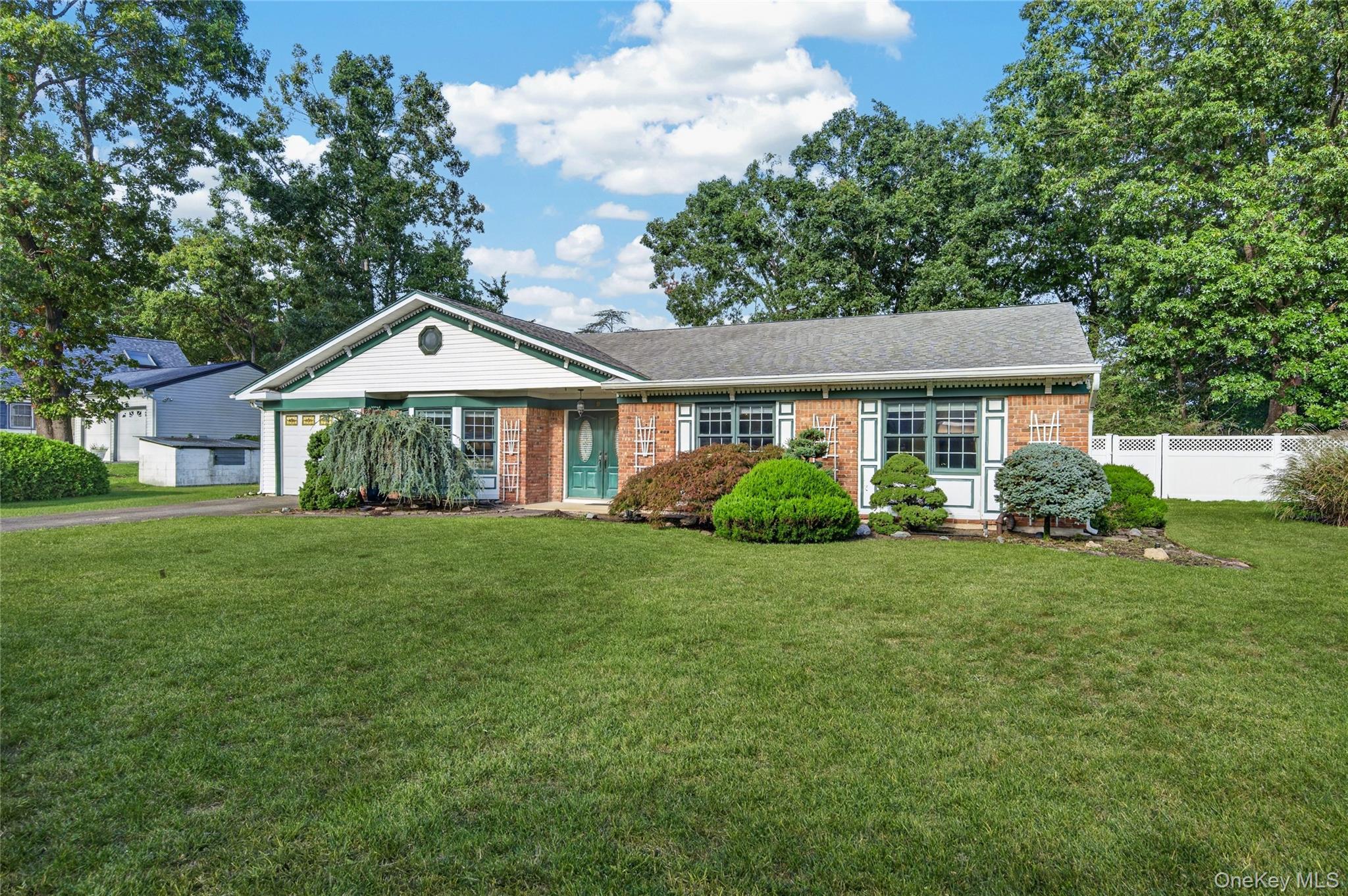 9 Groton Lane Property Photo 5