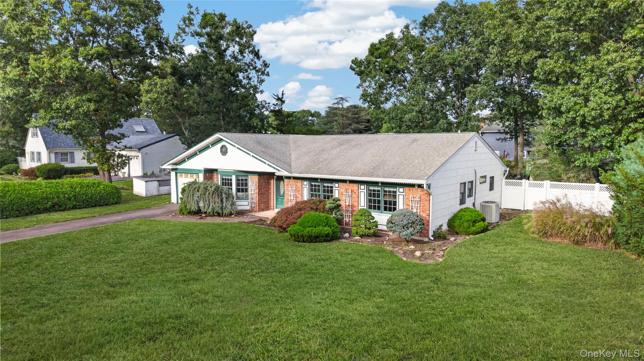 9 Groton Lane Property Photo 6