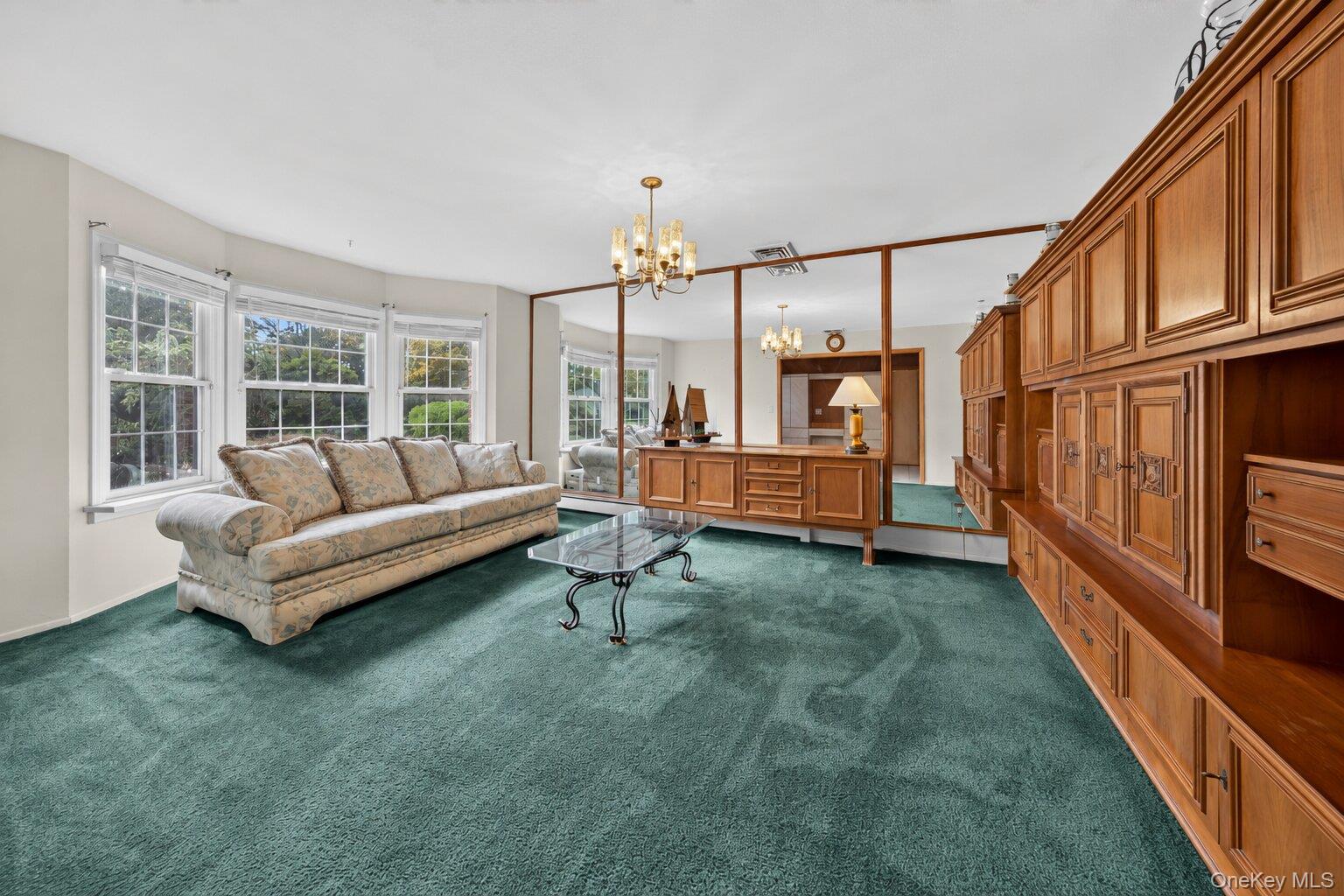 9 Groton Lane Property Photo 8