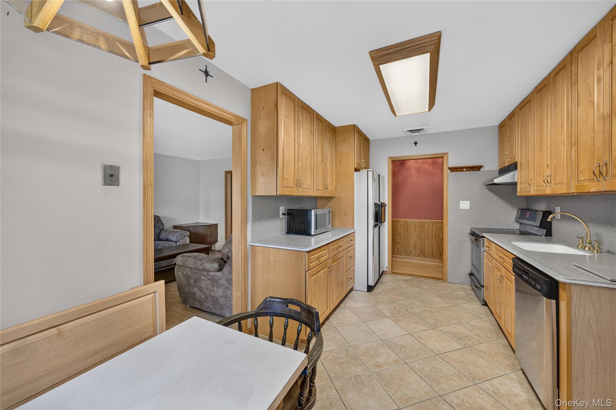 9 Groton Lane Property Photo 14