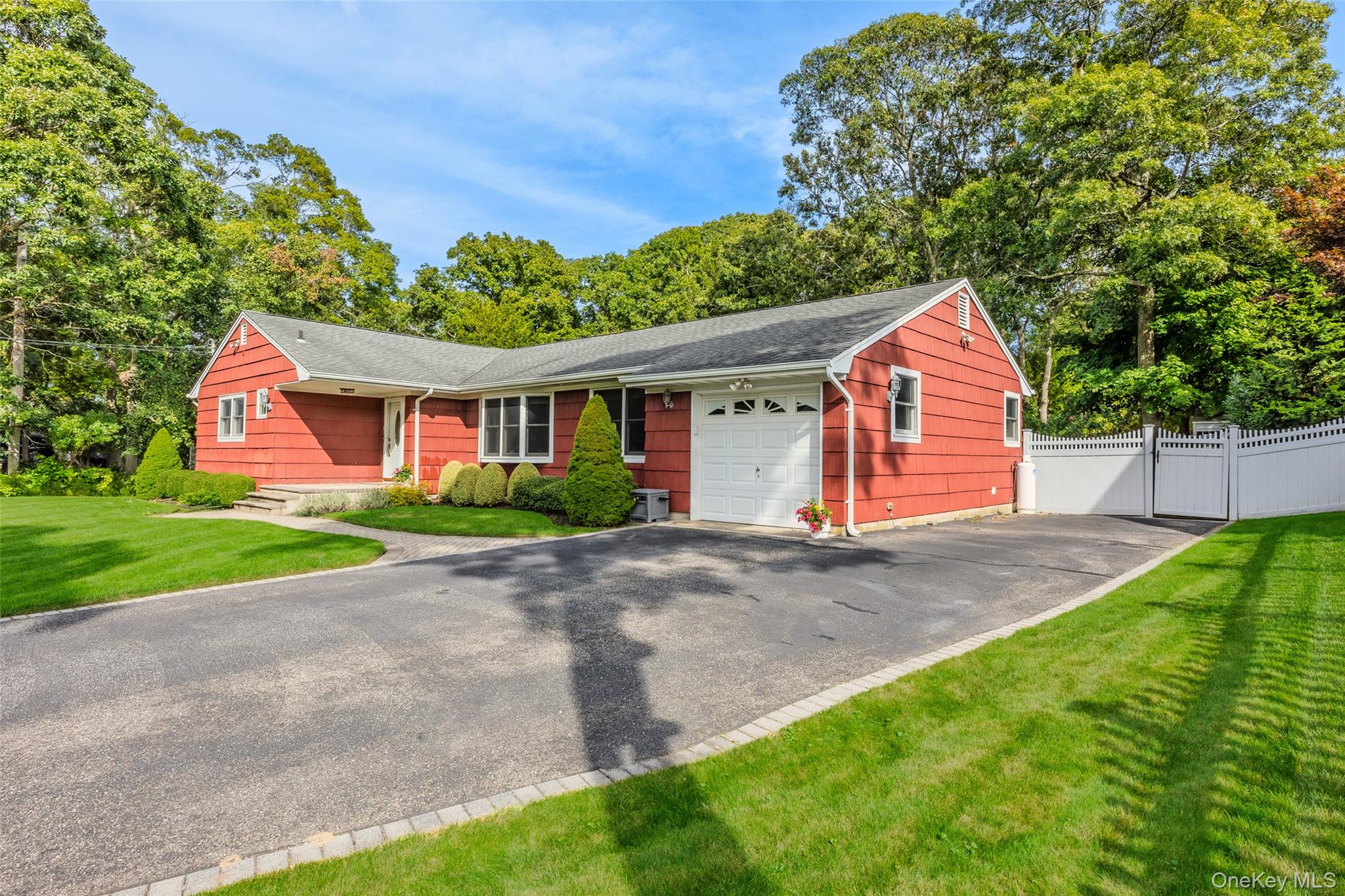 51 Beachfern Road Property Photo 3