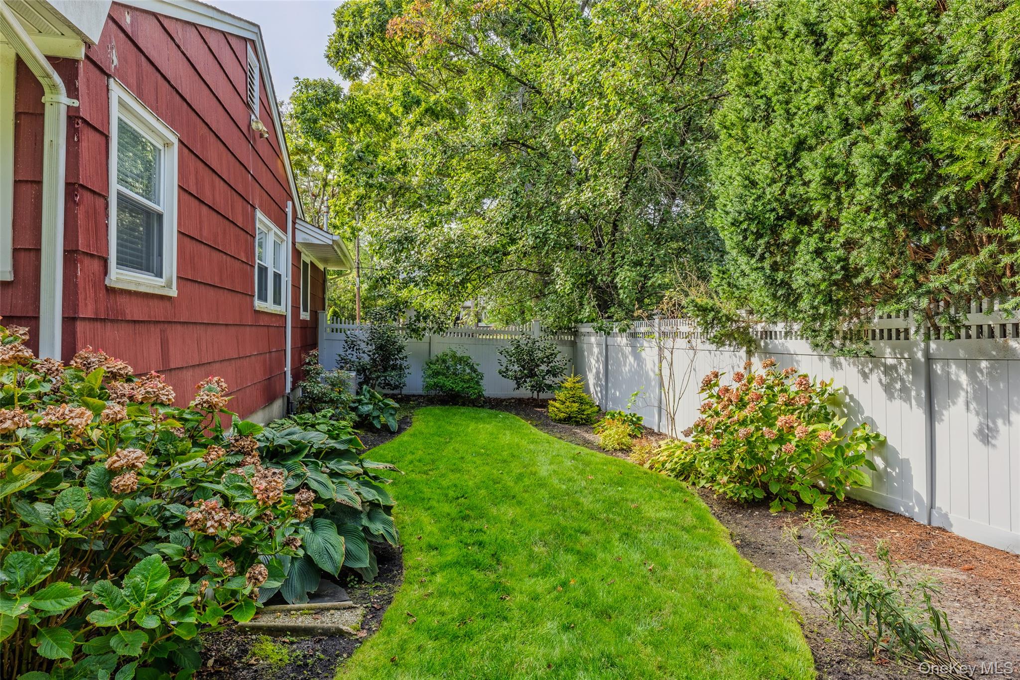 51 Beachfern Road Property Photo 8