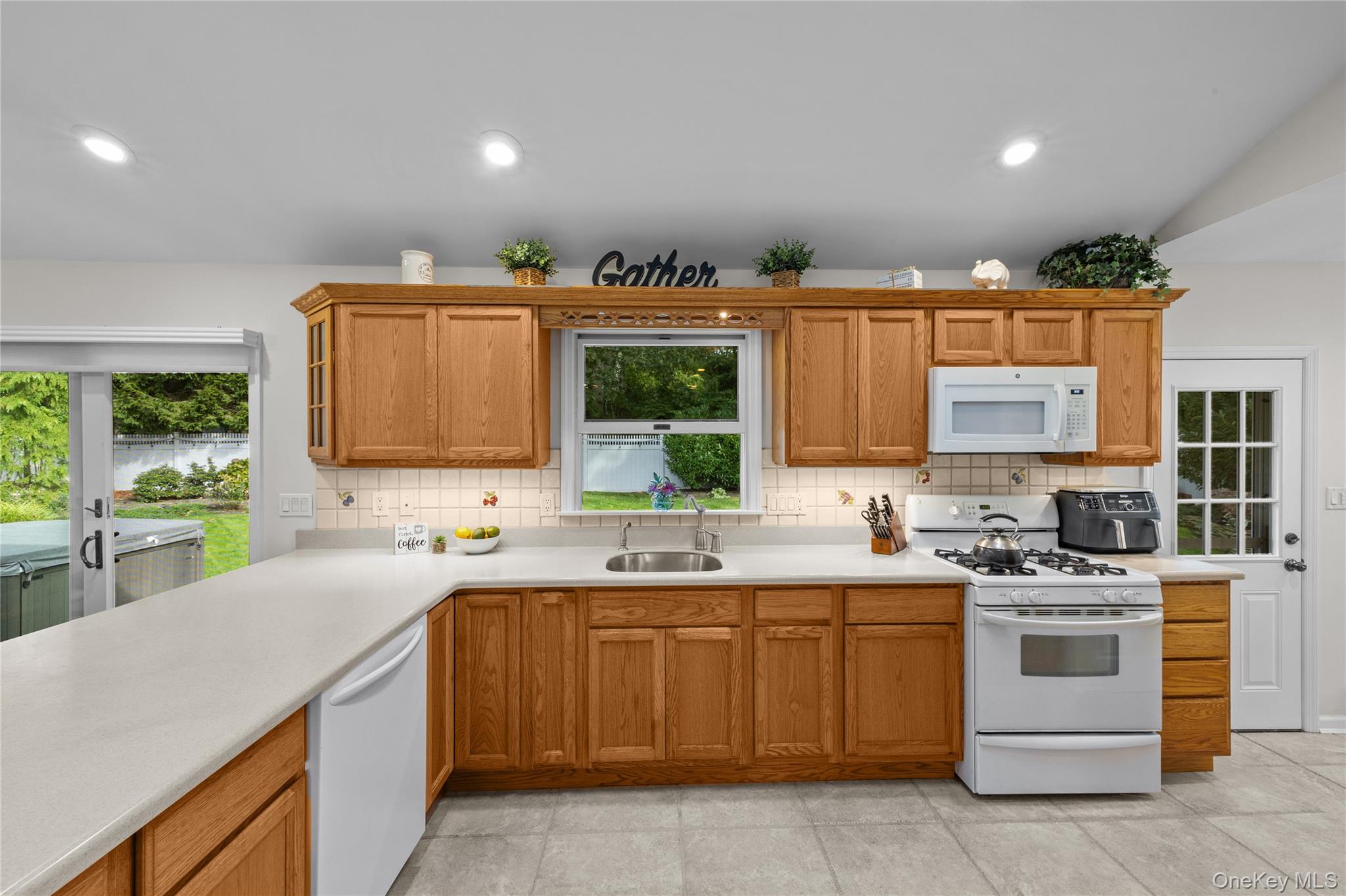 51 Beachfern Road Property Photo 19
