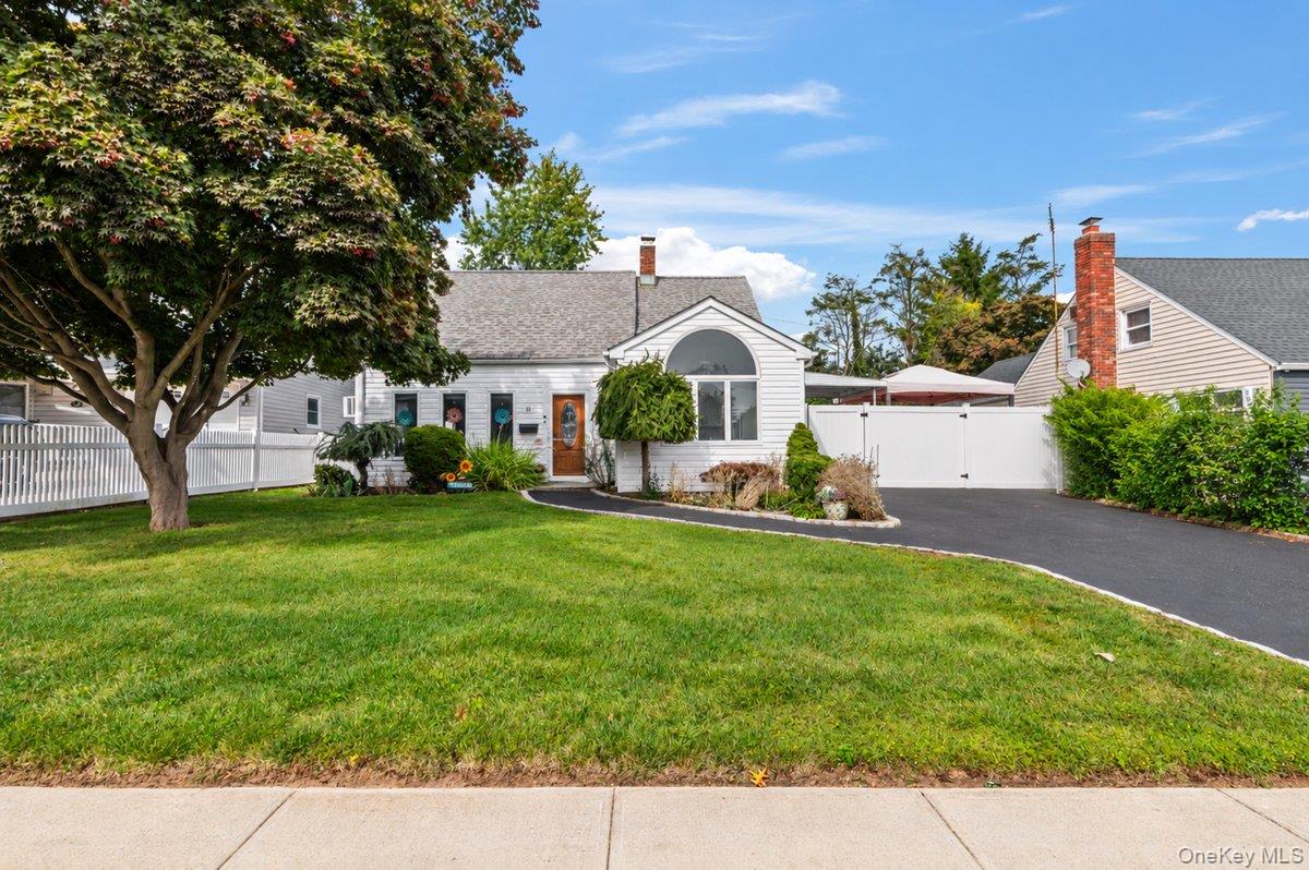 61 Hollyhock Road Property Photo 1