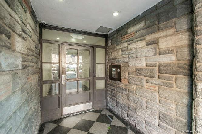 3230 Cruger Avenue 4e Property Photo 3