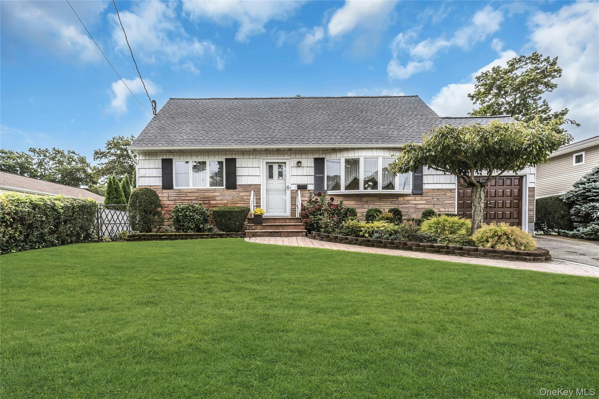 472 Chelsea Avenue Property Photo 1