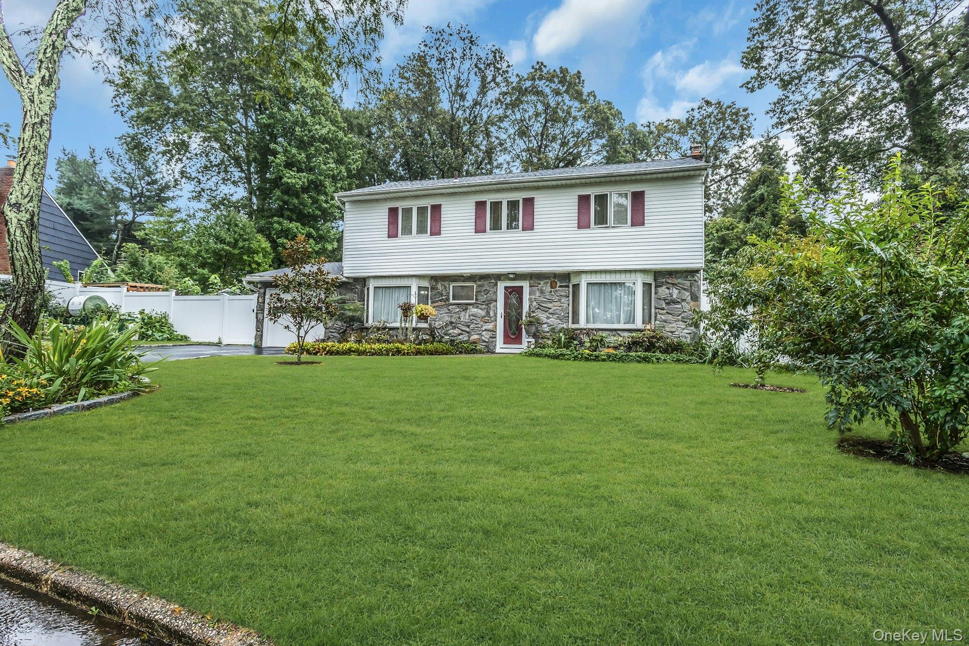 22 Rolling Hills Drive Property Photo 2