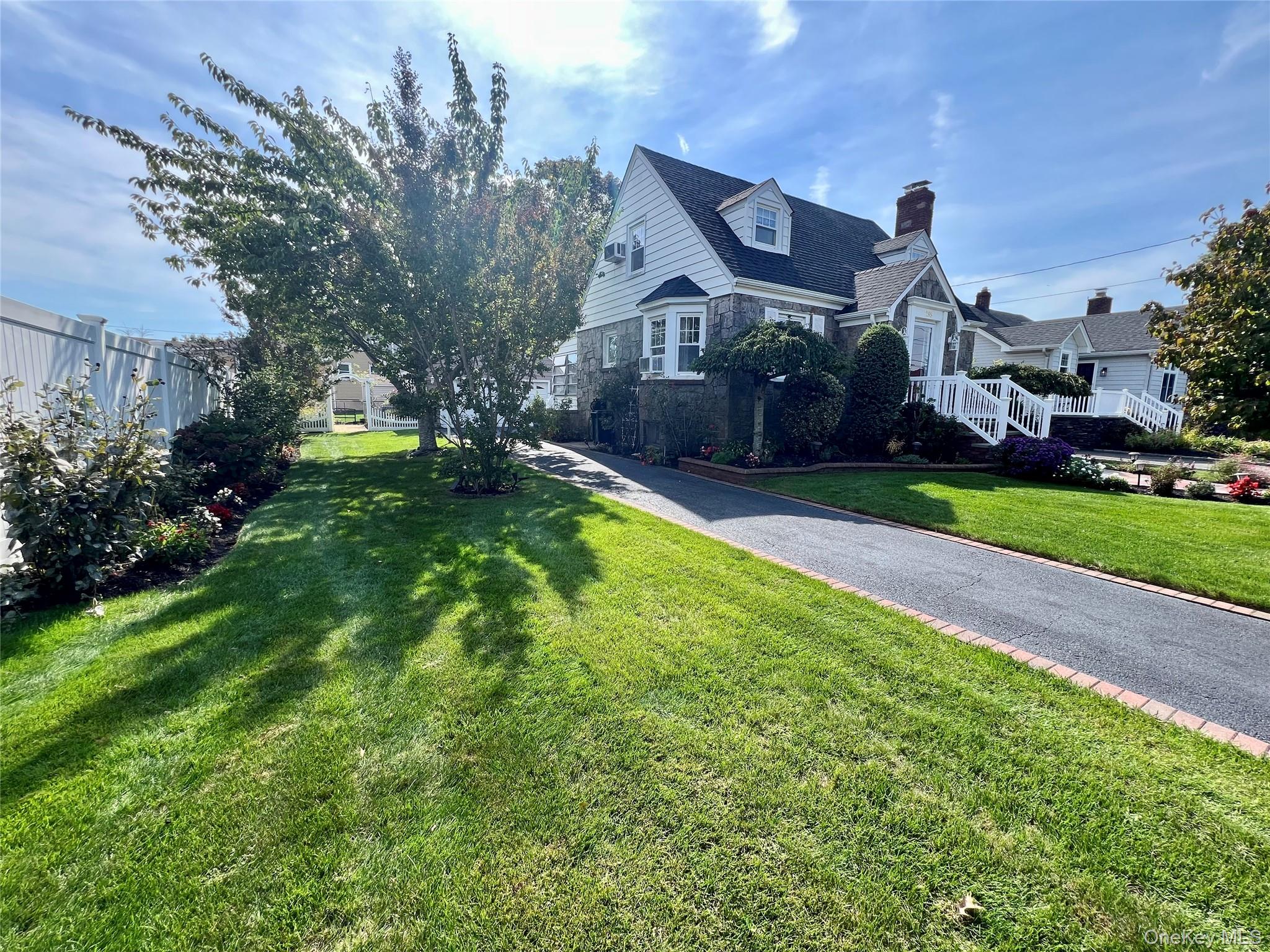199 Claxton Avenue Property Photo 2