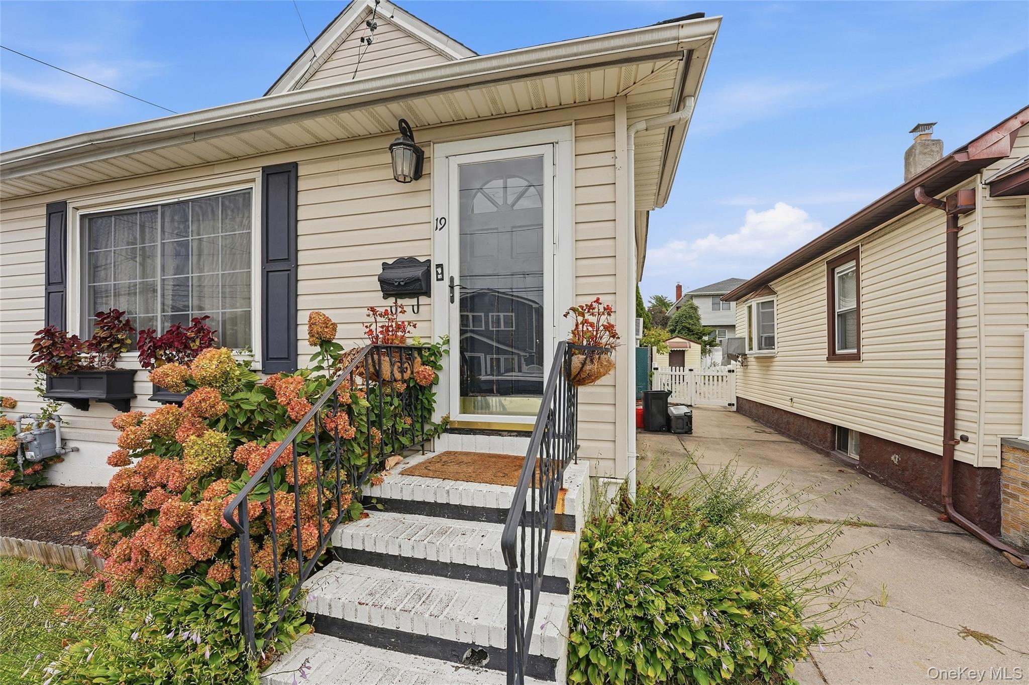 19 Catherine Avenue Property Photo 3