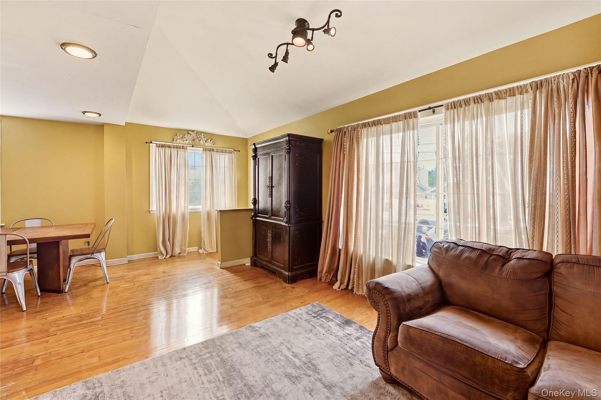 19 Catherine Avenue Property Photo 6