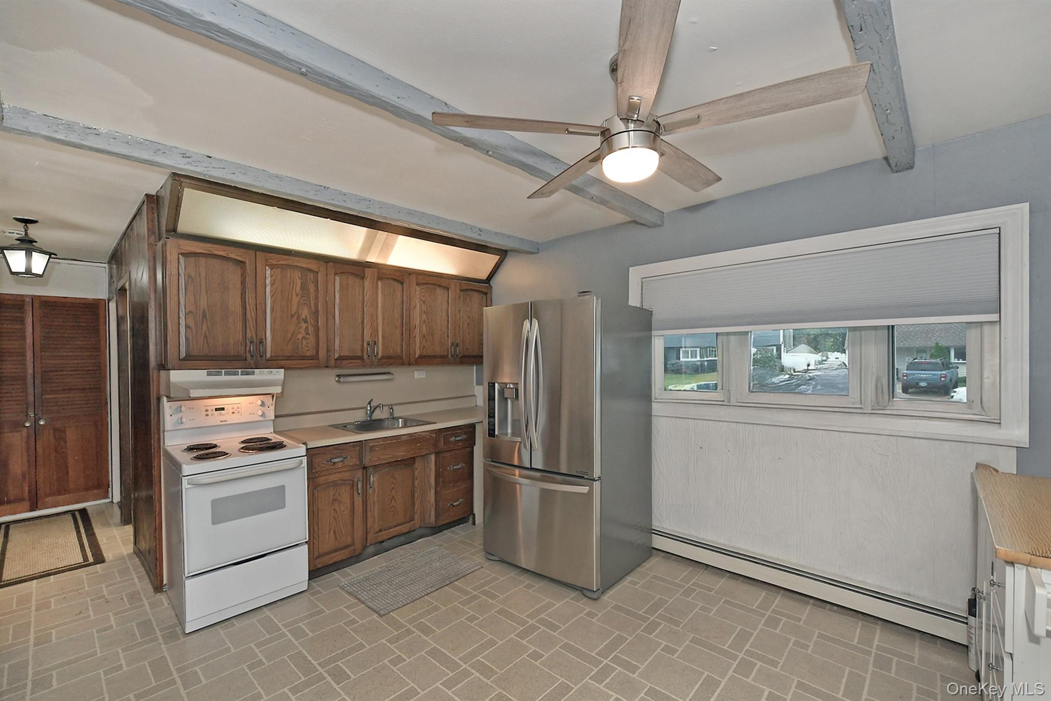 93 Abbey Lane Property Photo 7