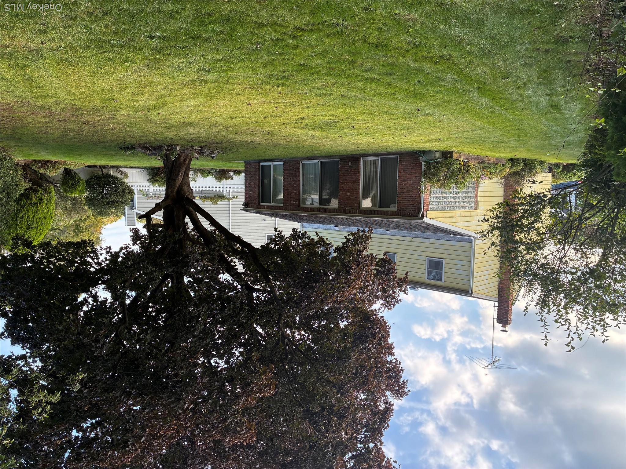933 Maple Lane Property Photo 15