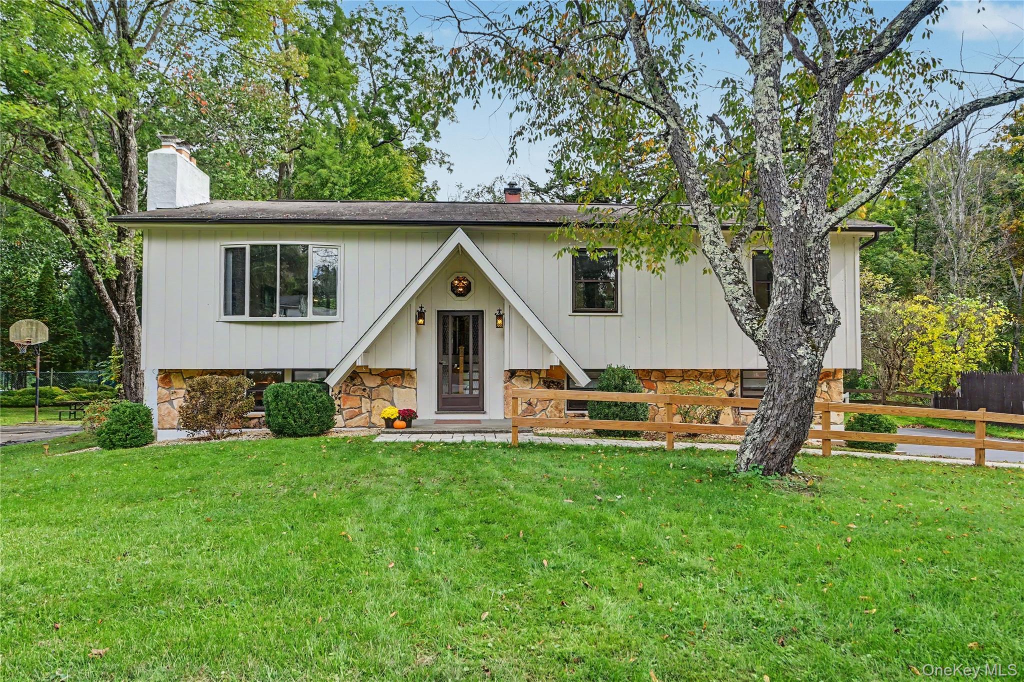 26 Tamarack Hill Drive Property Photo 1