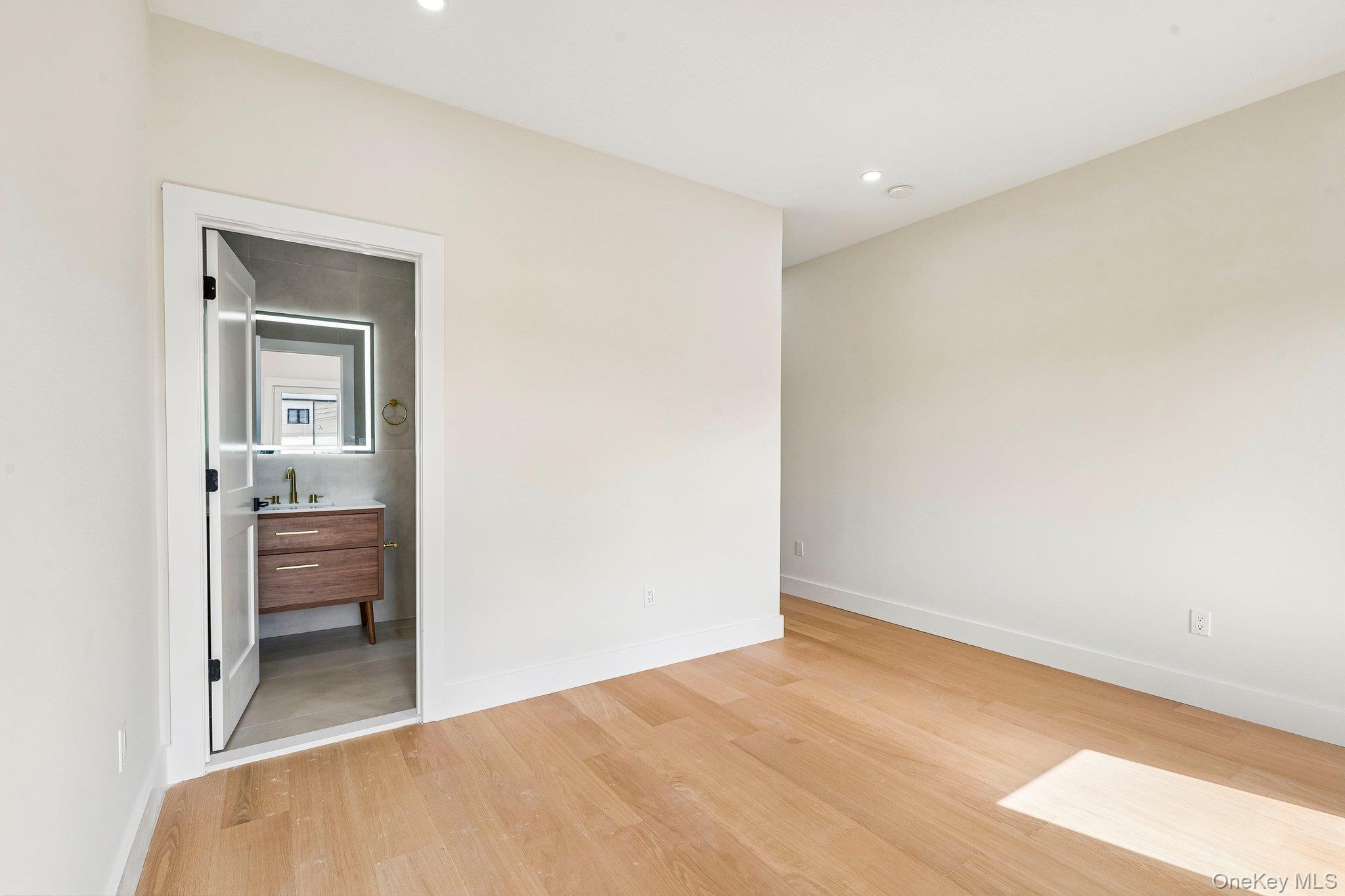 2 Radial Lane Property Photo 24
