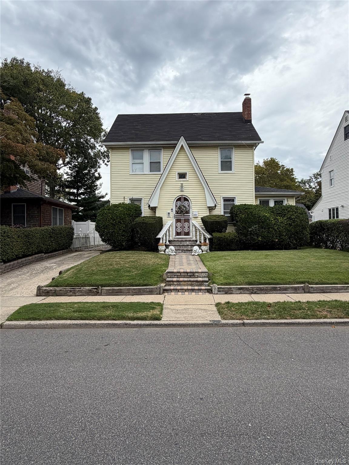 881 Lorenz Avenue Property Photo 1
