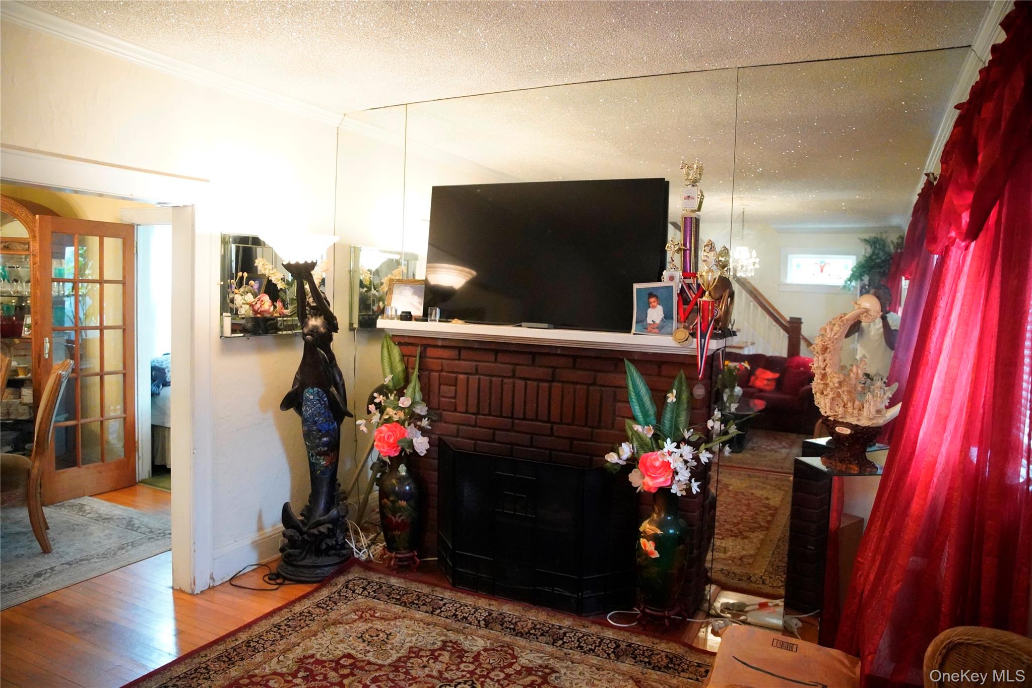 881 Lorenz Avenue Property Photo 3
