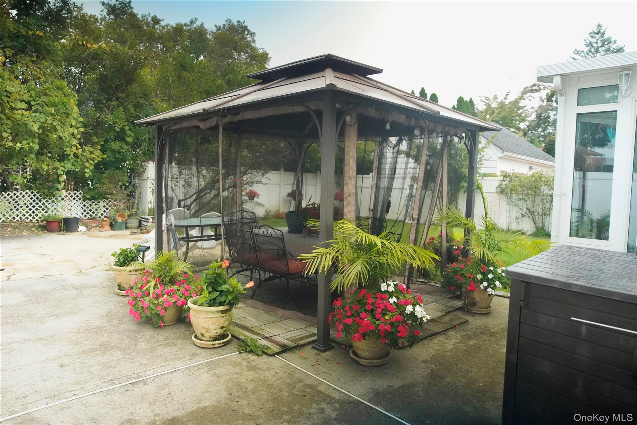 881 Lorenz Avenue Property Photo 22