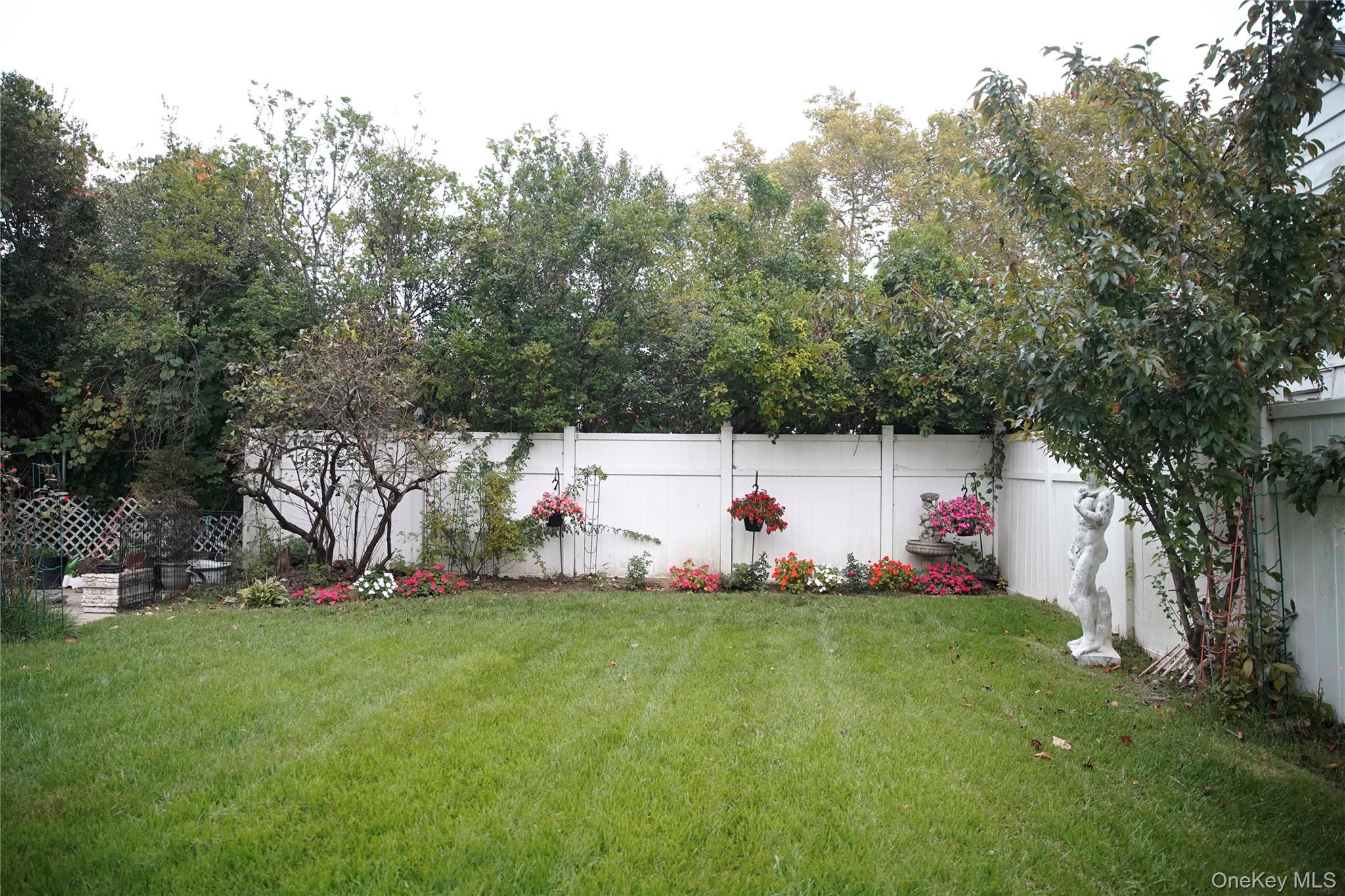881 Lorenz Avenue Property Photo 23