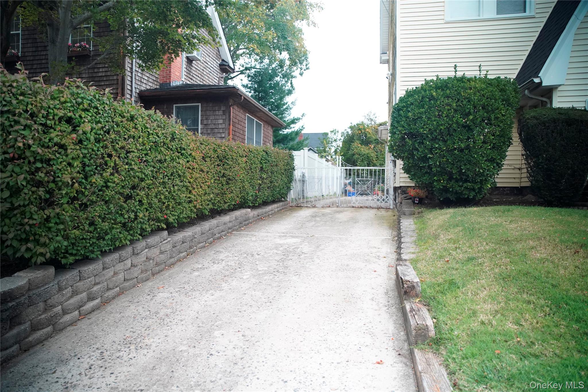 881 Lorenz Avenue Property Photo 24