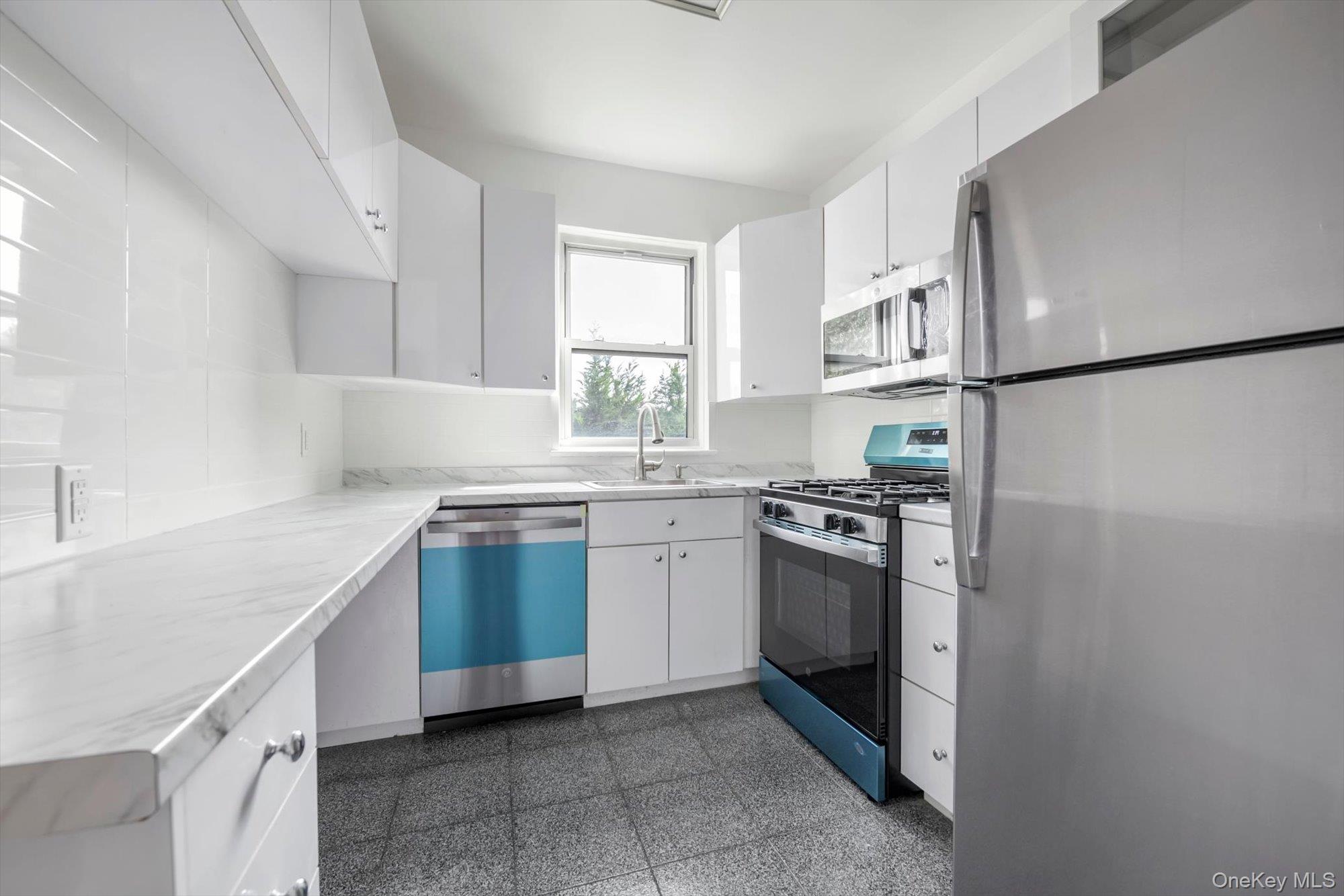 1367 Broadway B17 Property Photo 6