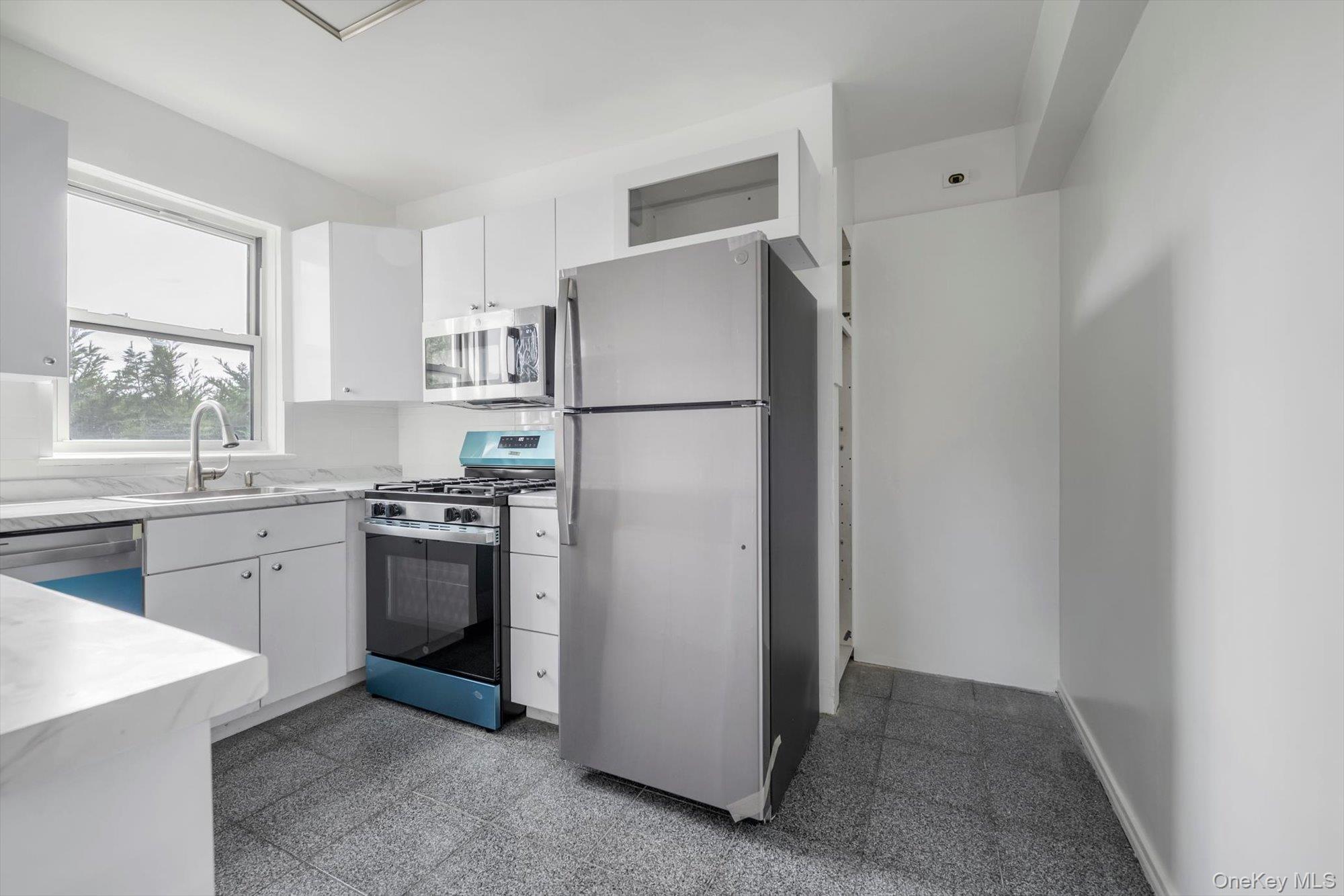1367 Broadway B17 Property Photo 7