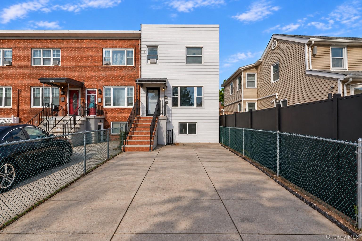 276 Swinton Avenue Property Photo 1