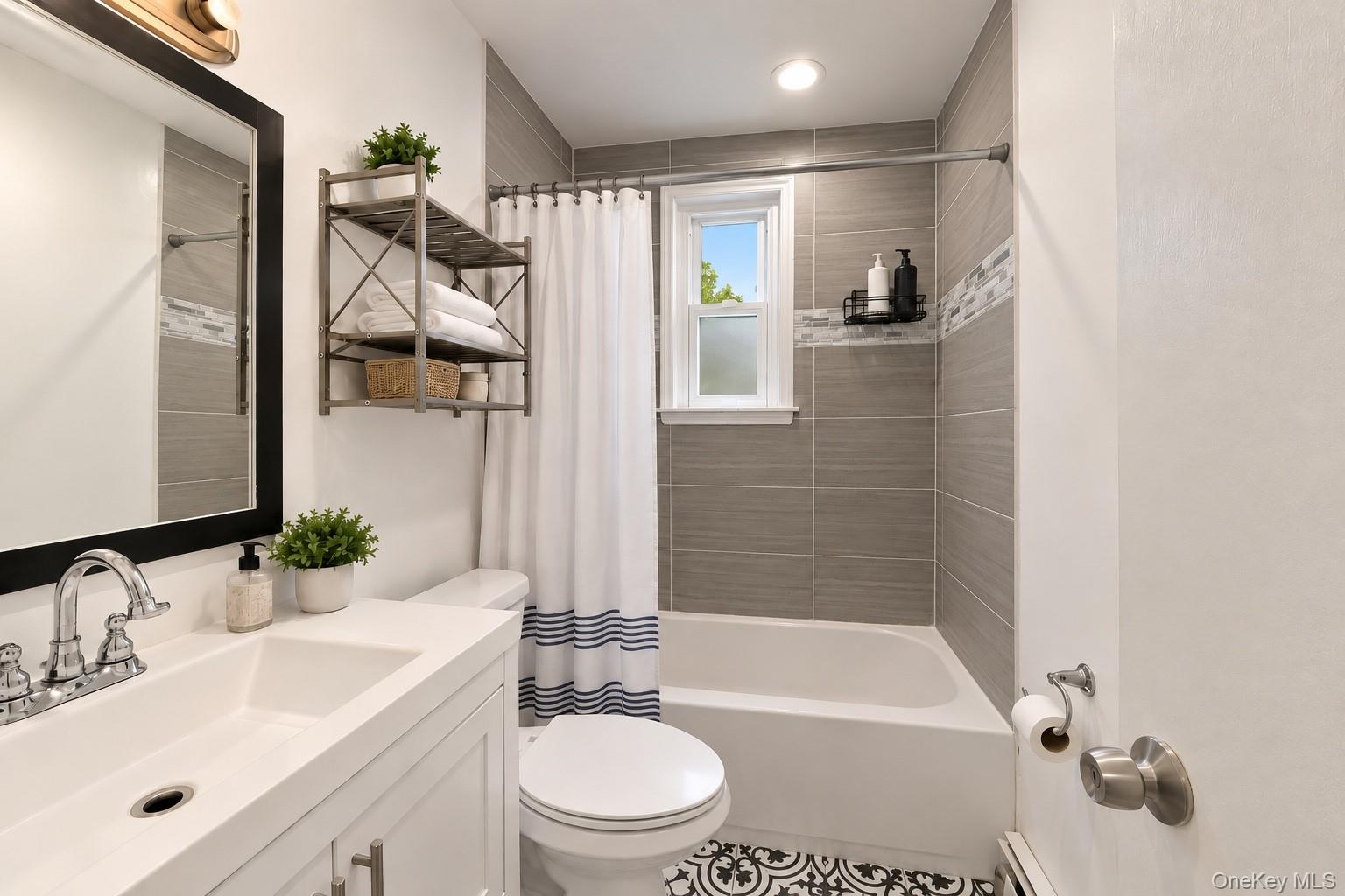 276 Swinton Avenue Property Photo 8