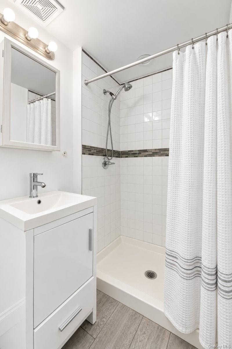 276 Swinton Avenue Property Photo 14