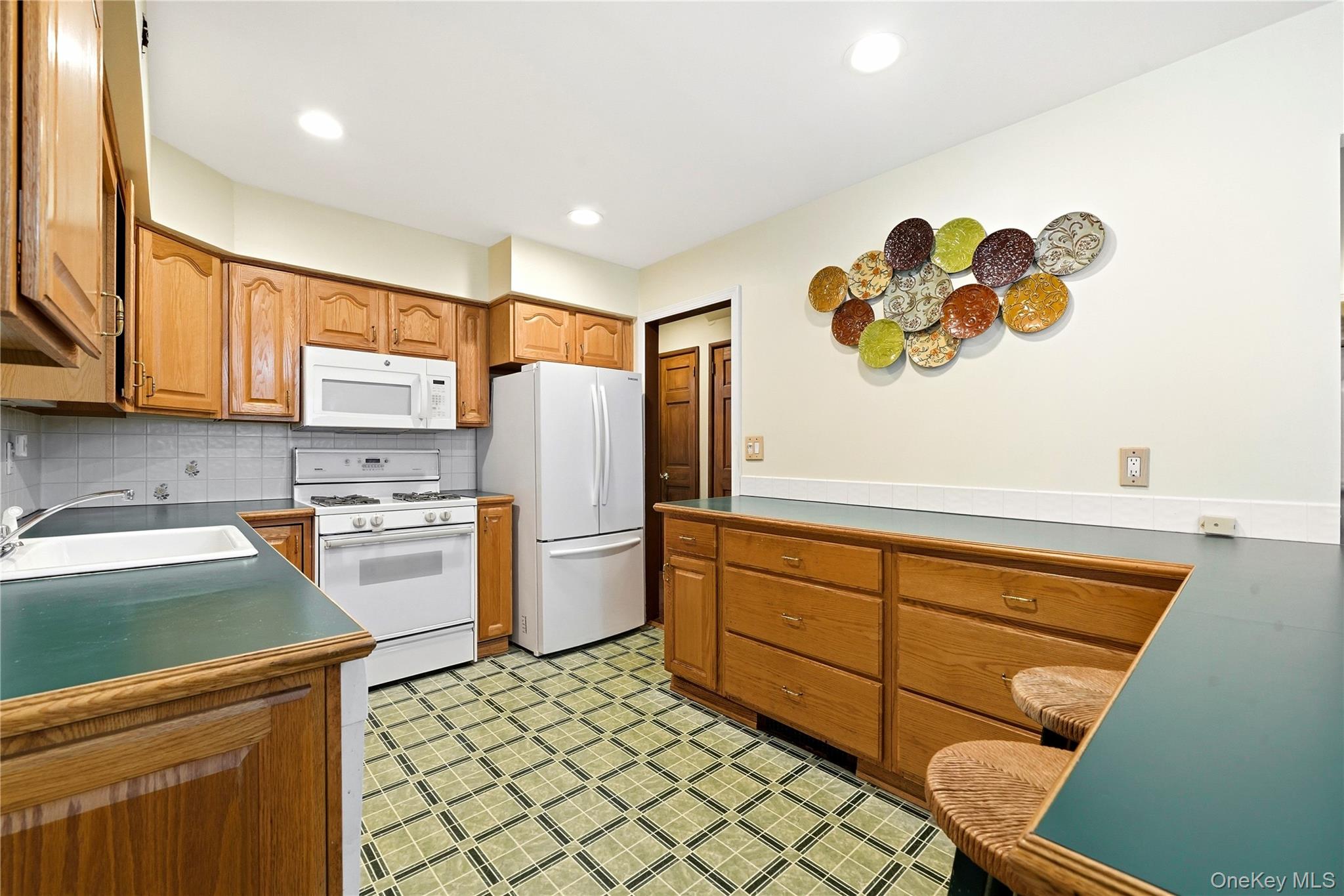 947 White Birch Lane Property Photo 10