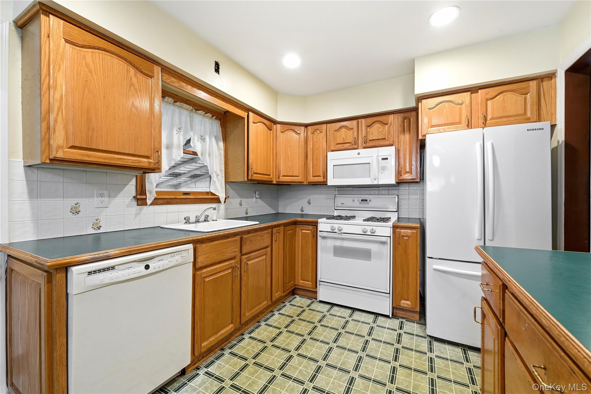 947 White Birch Lane Property Photo 11