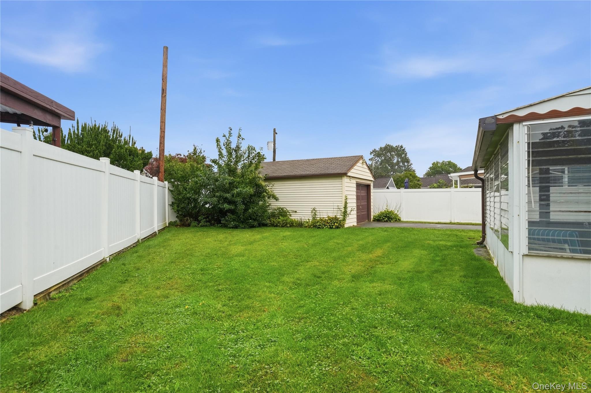 947 White Birch Lane Property Photo 32